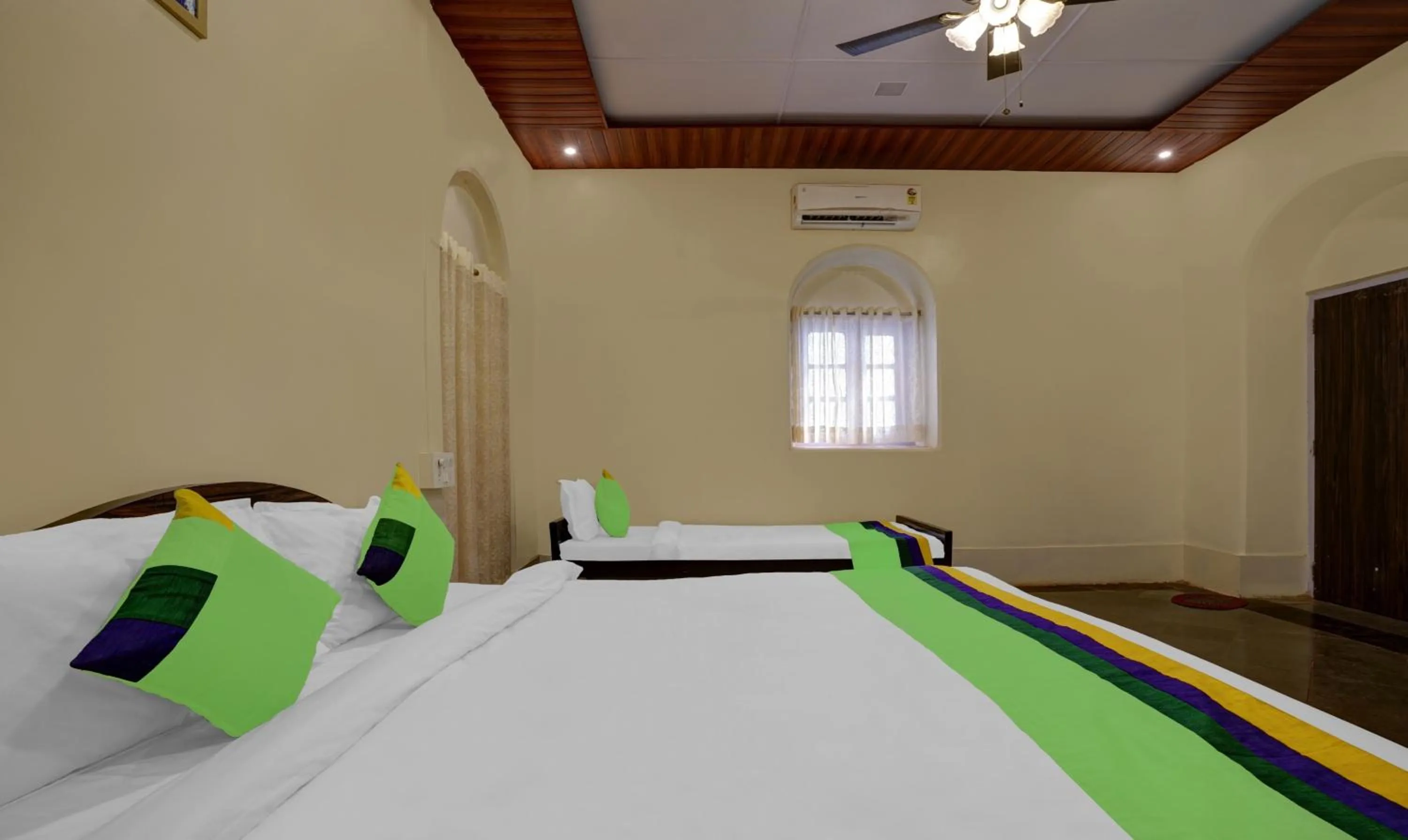 Bedroom, Bed in Treebo Cecil Resort, 600 Mtrs From Matheran Railway Station