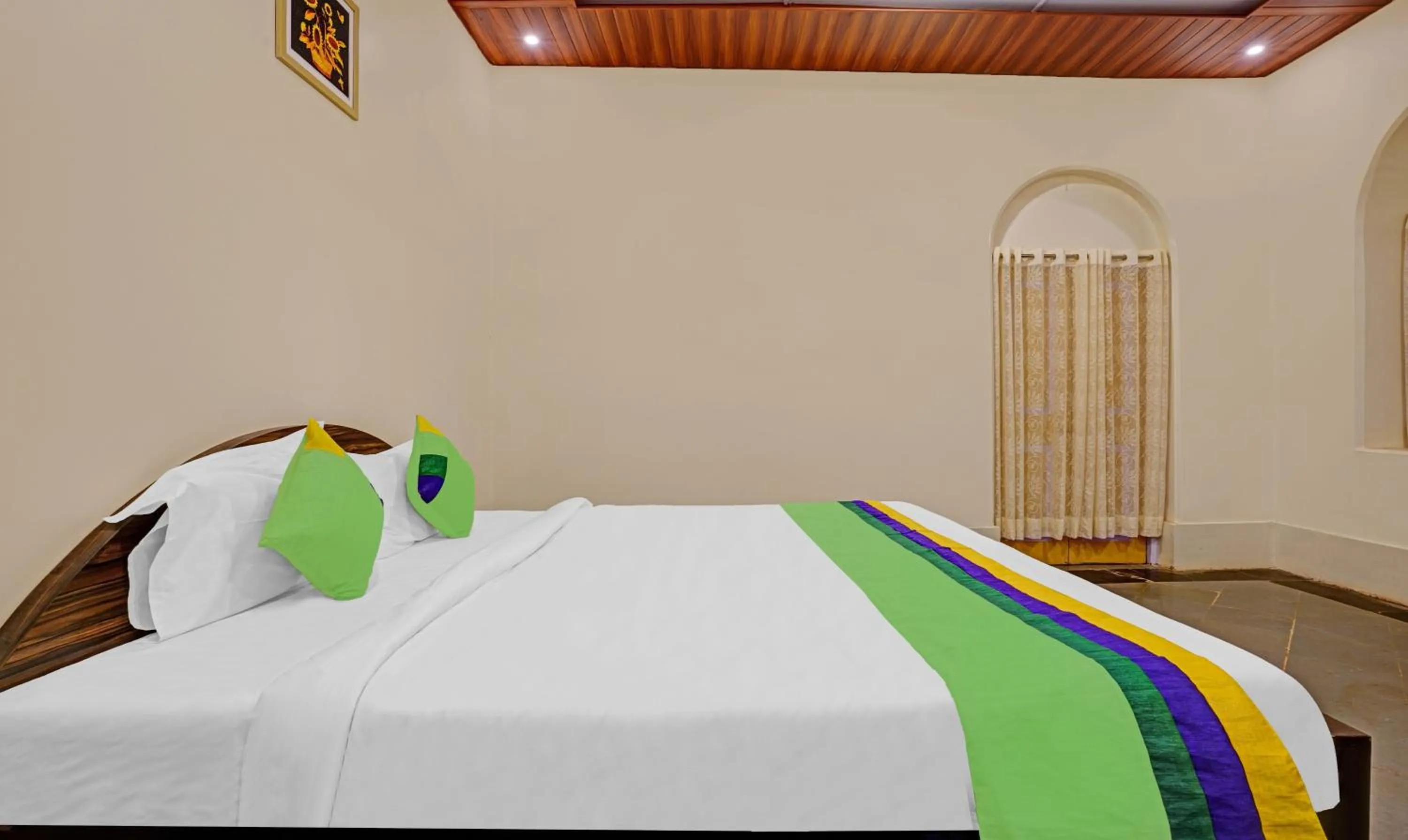 Bedroom, Bed in Treebo Cecil Resort, 600 Mtrs From Matheran Railway Station