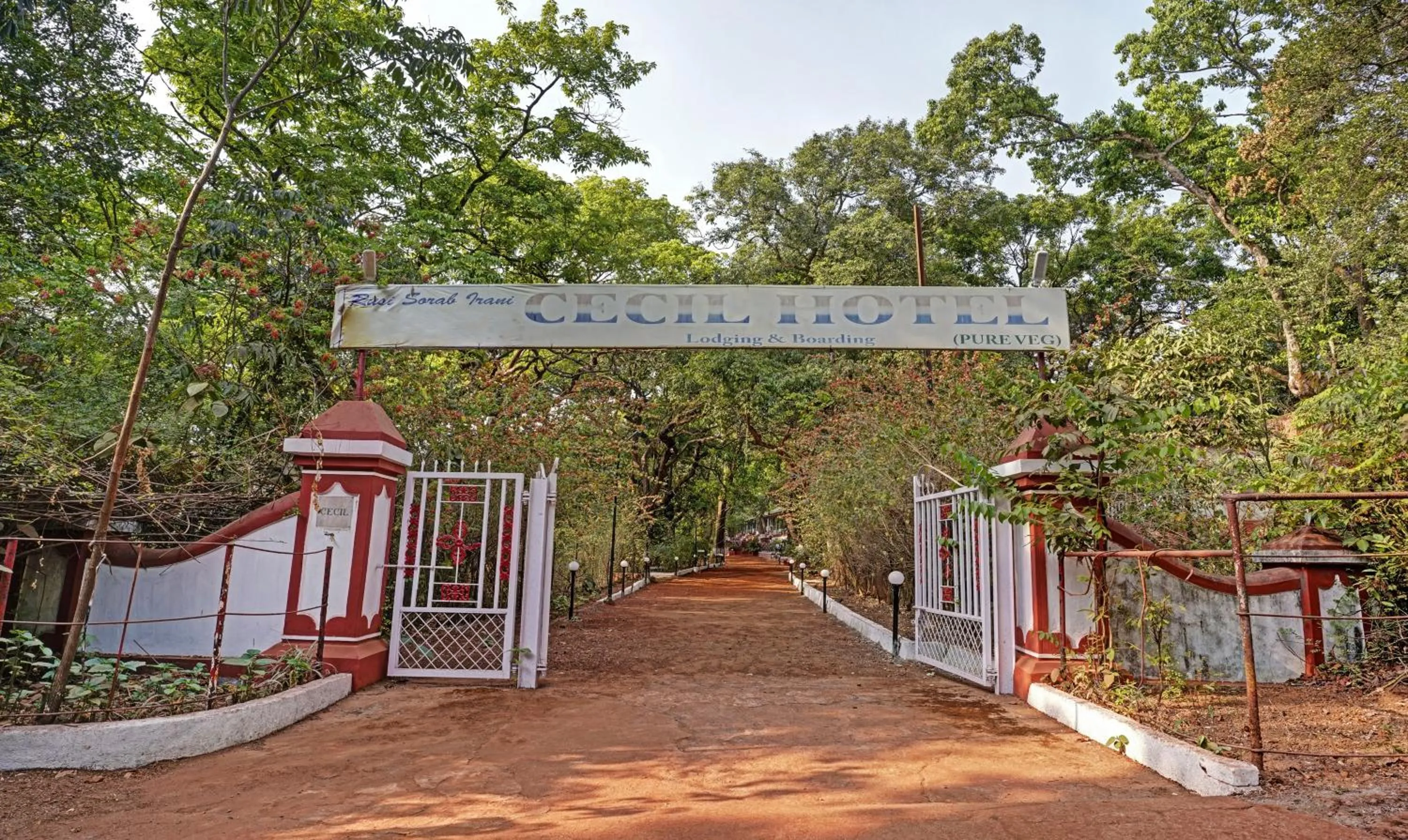 Facade/entrance in Treebo Cecil Resort, 600 Mtrs From Matheran Railway Station