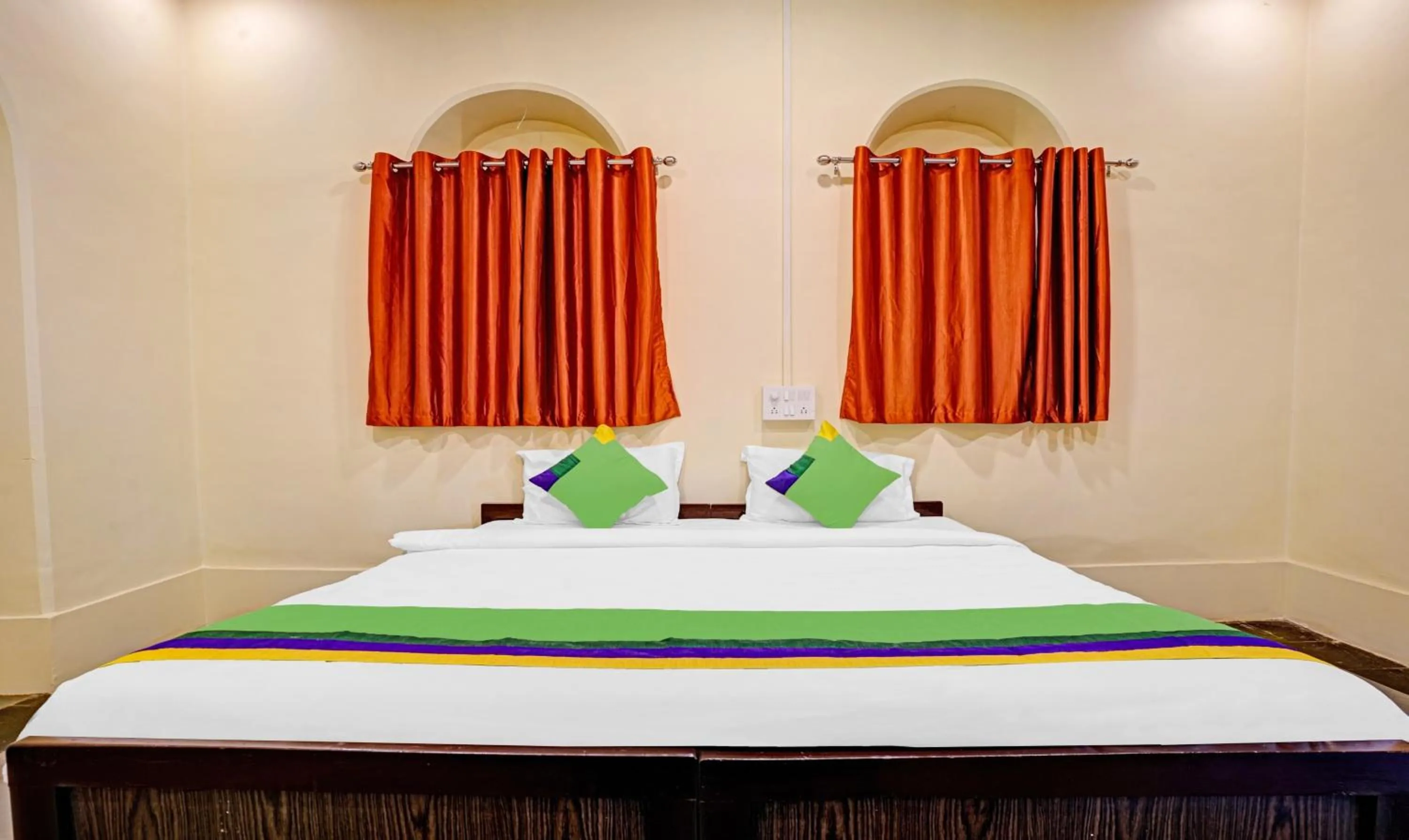 Bedroom, Bed in Treebo Cecil Resort, 600 Mtrs From Matheran Railway Station