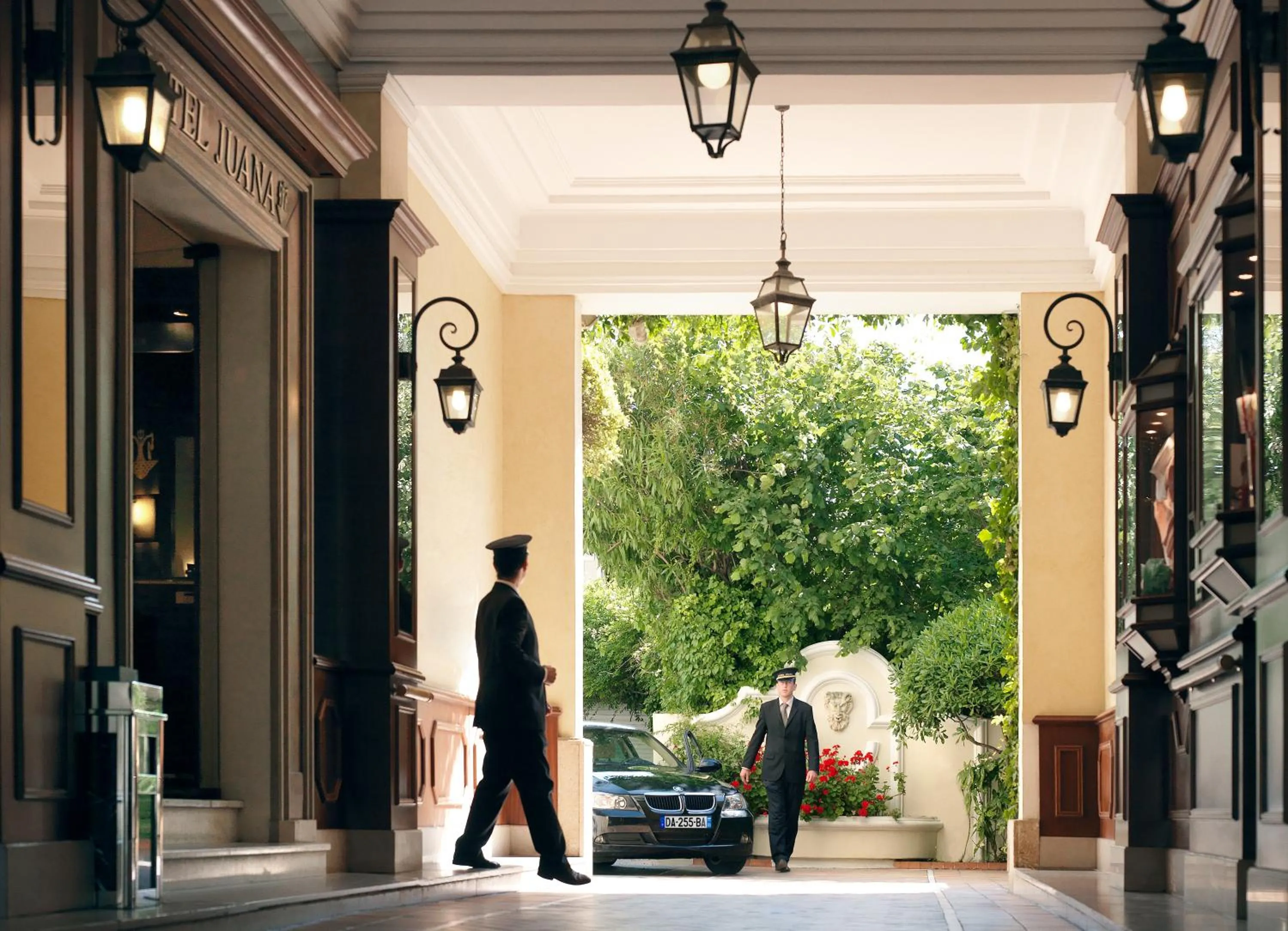 Facade/entrance in Hôtel Juana