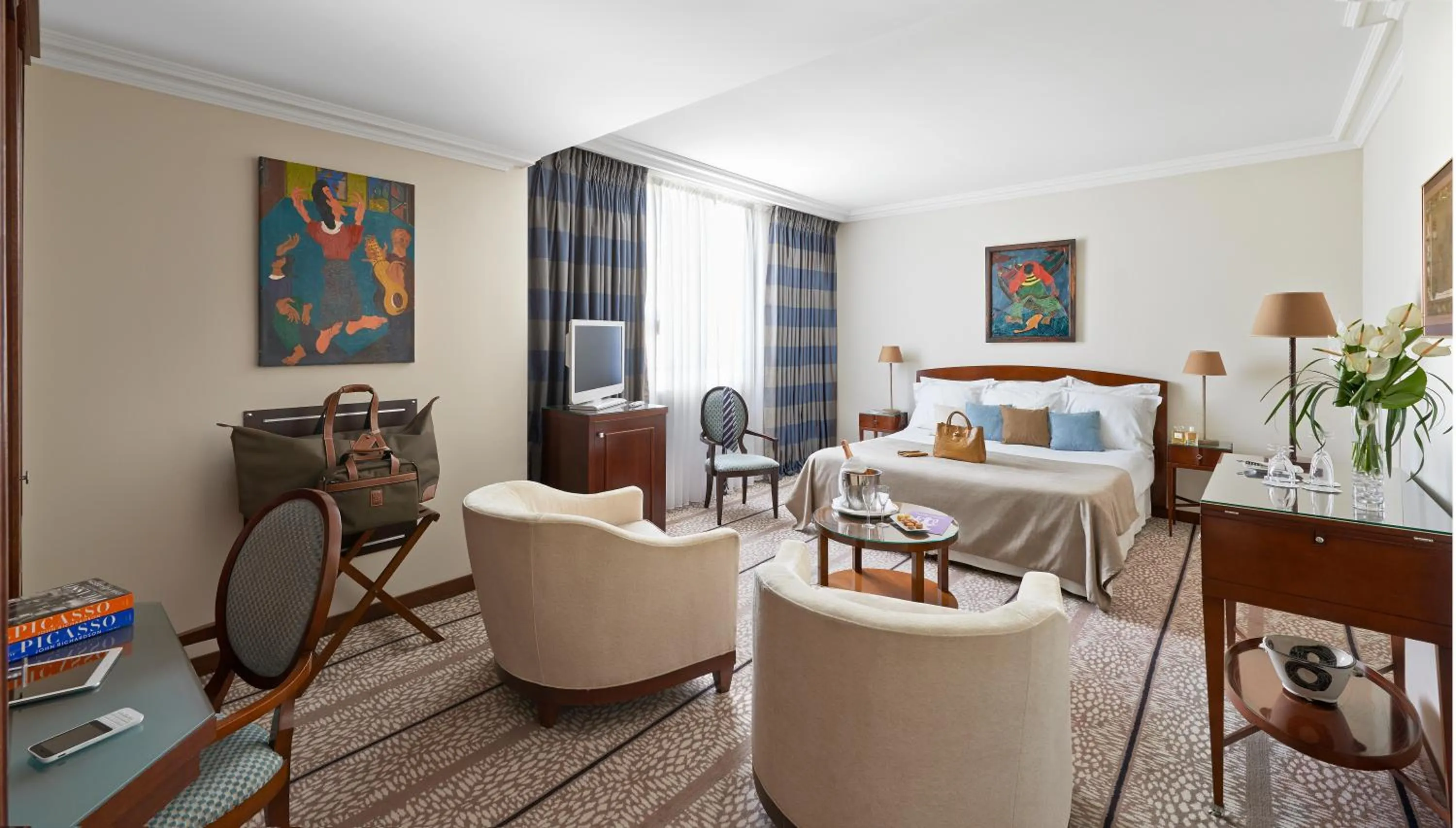 Photo of the whole room, Bed in Hôtel Juana