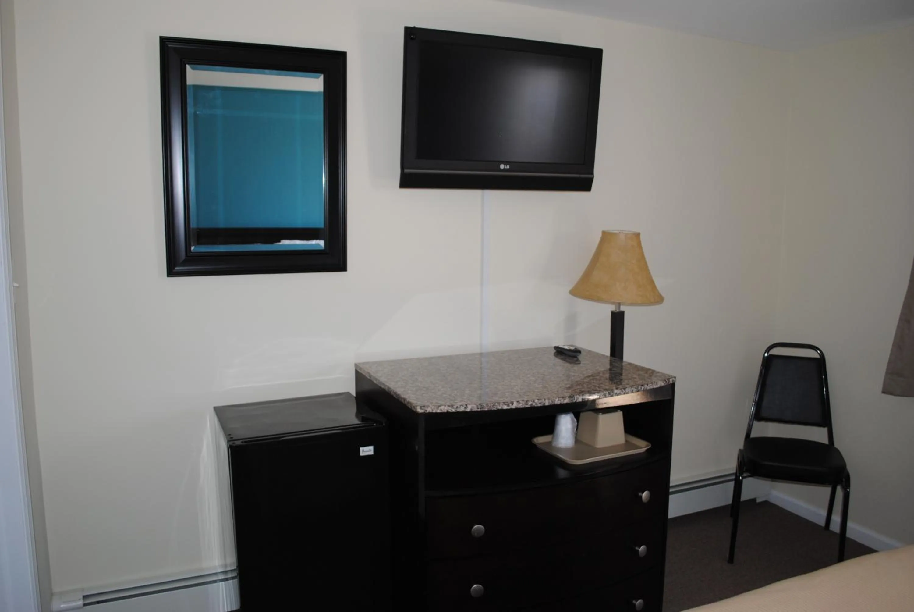 TV and multimedia in Shore Point Motel