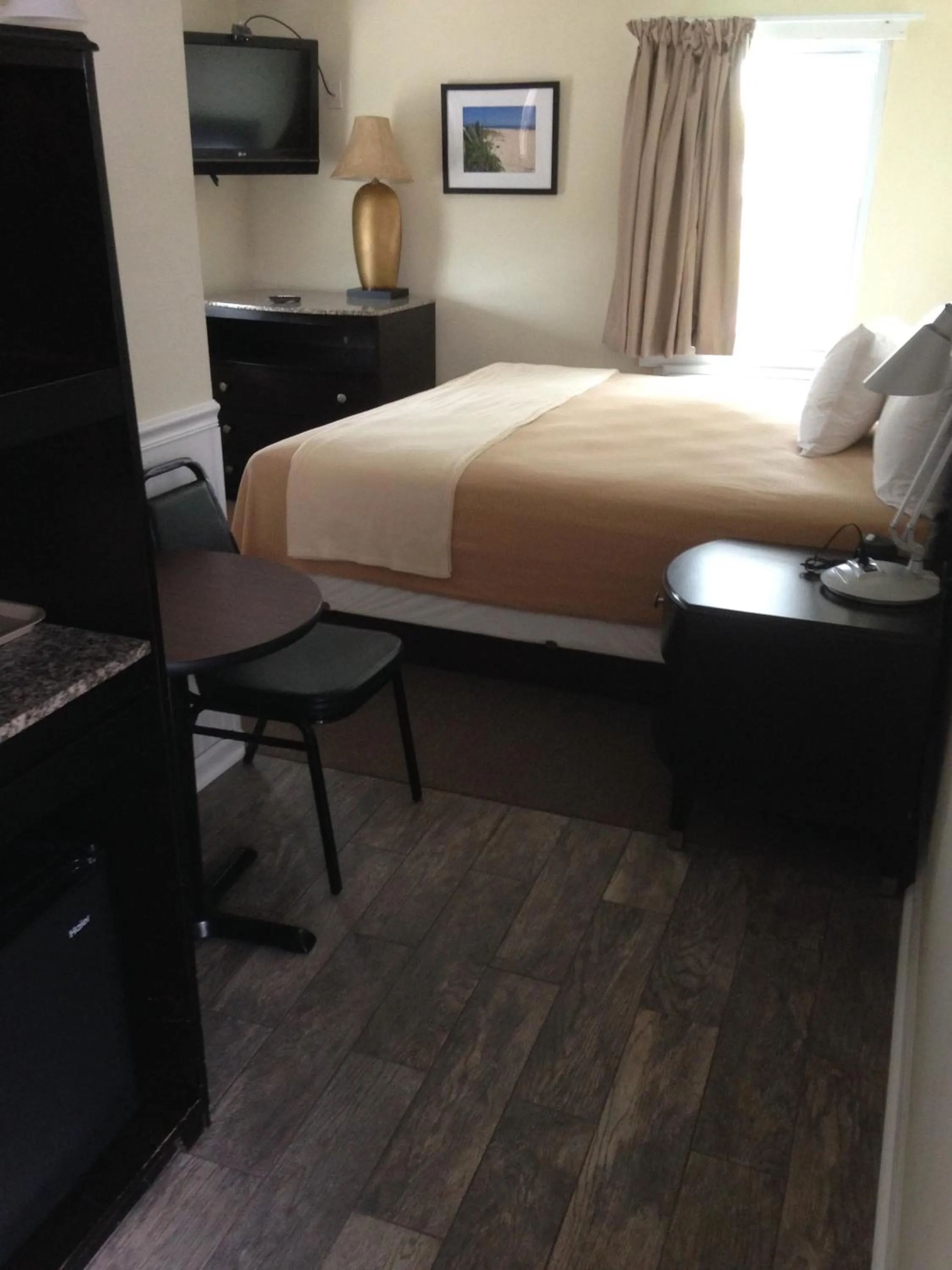 Bed in Shore Point Motel