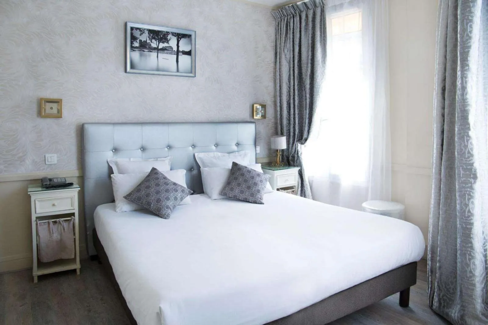 Bed in Hôtel de la Motte Picquet