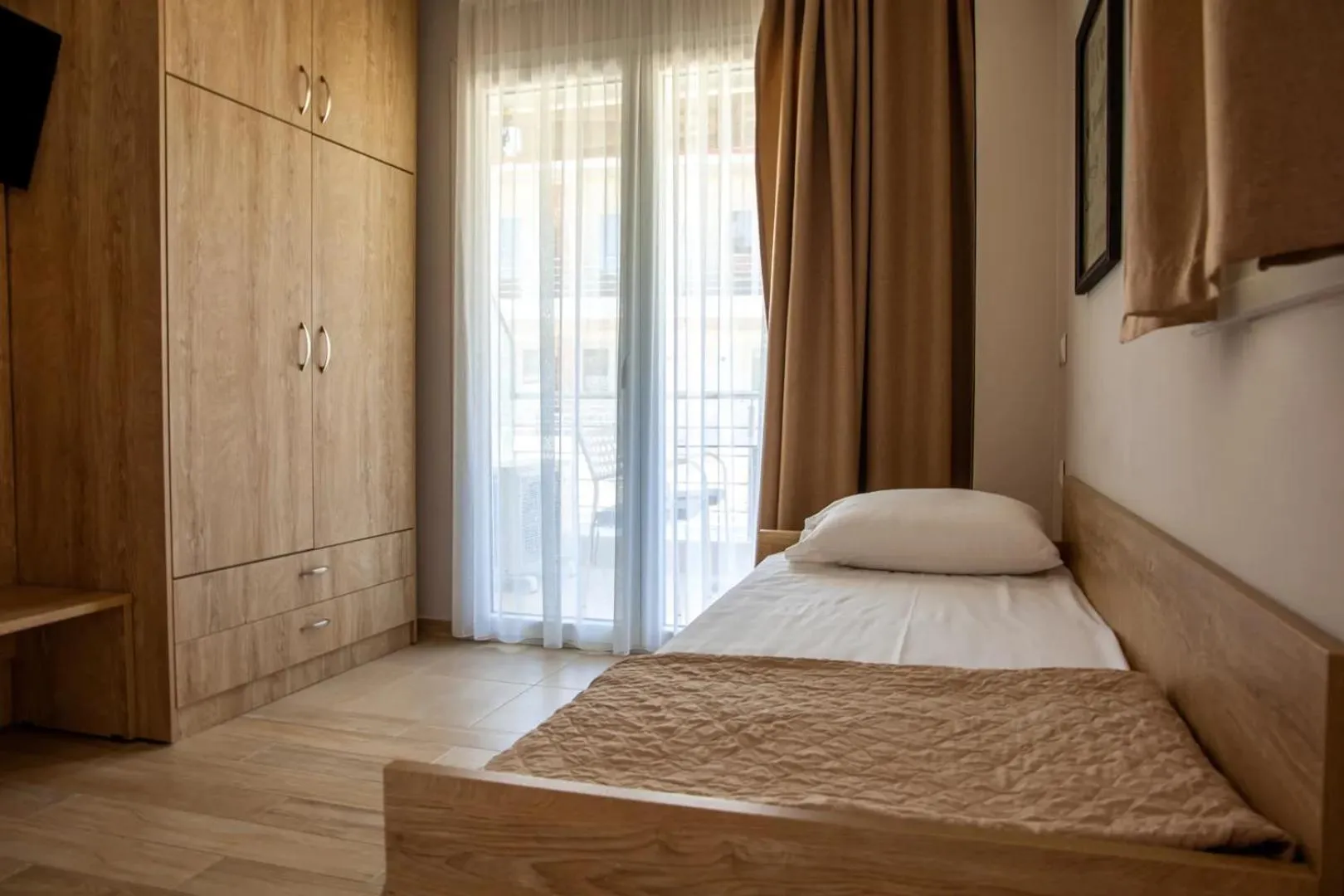 Bed in Nikiti Comfort