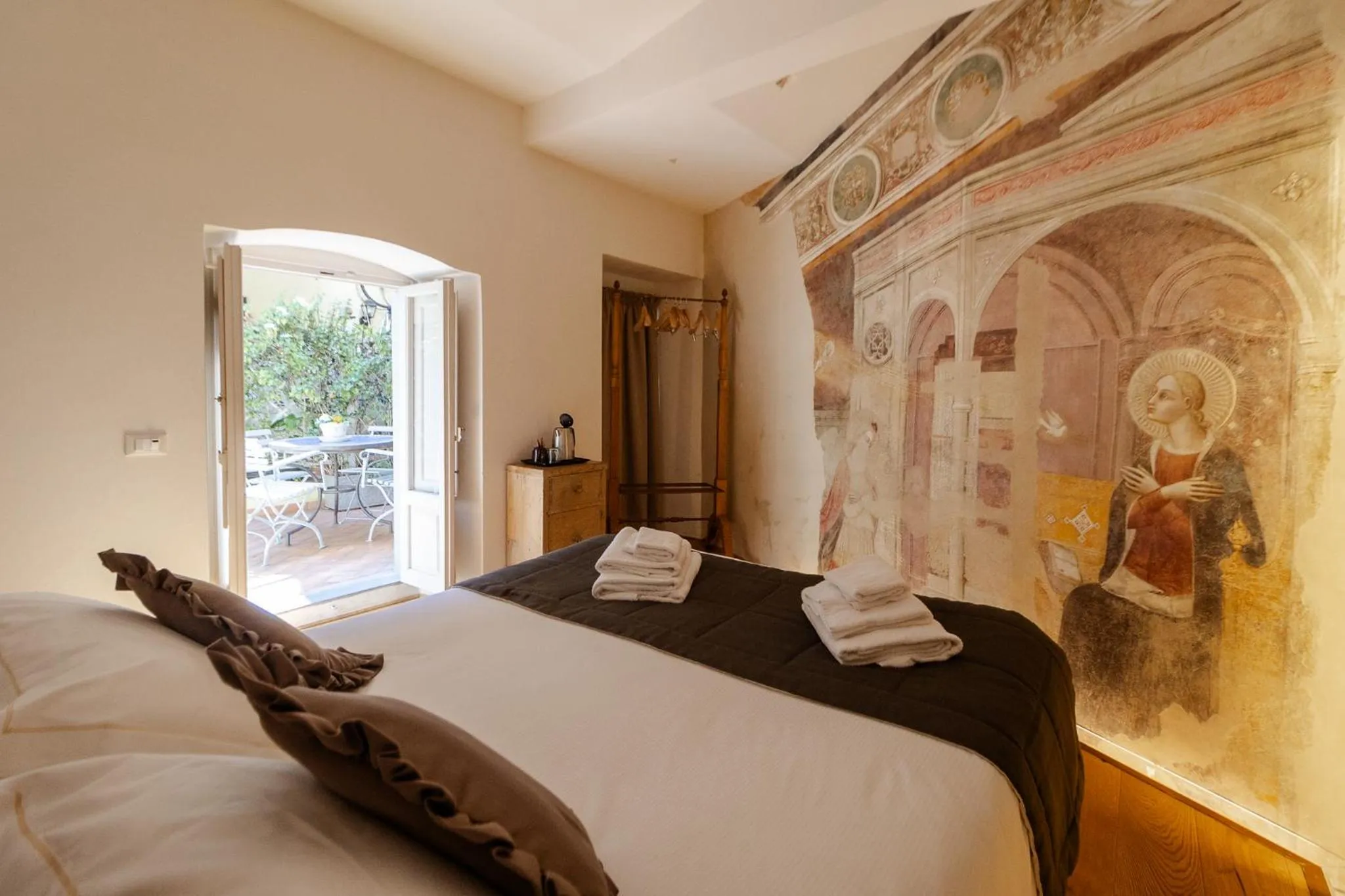 Bedroom, Bed in San Pier Novello in Oltrarno