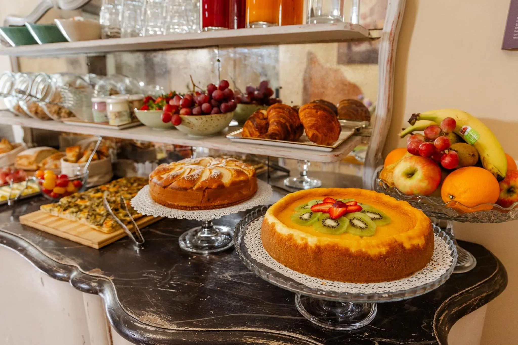 Buffet breakfast in San Pier Novello in Oltrarno