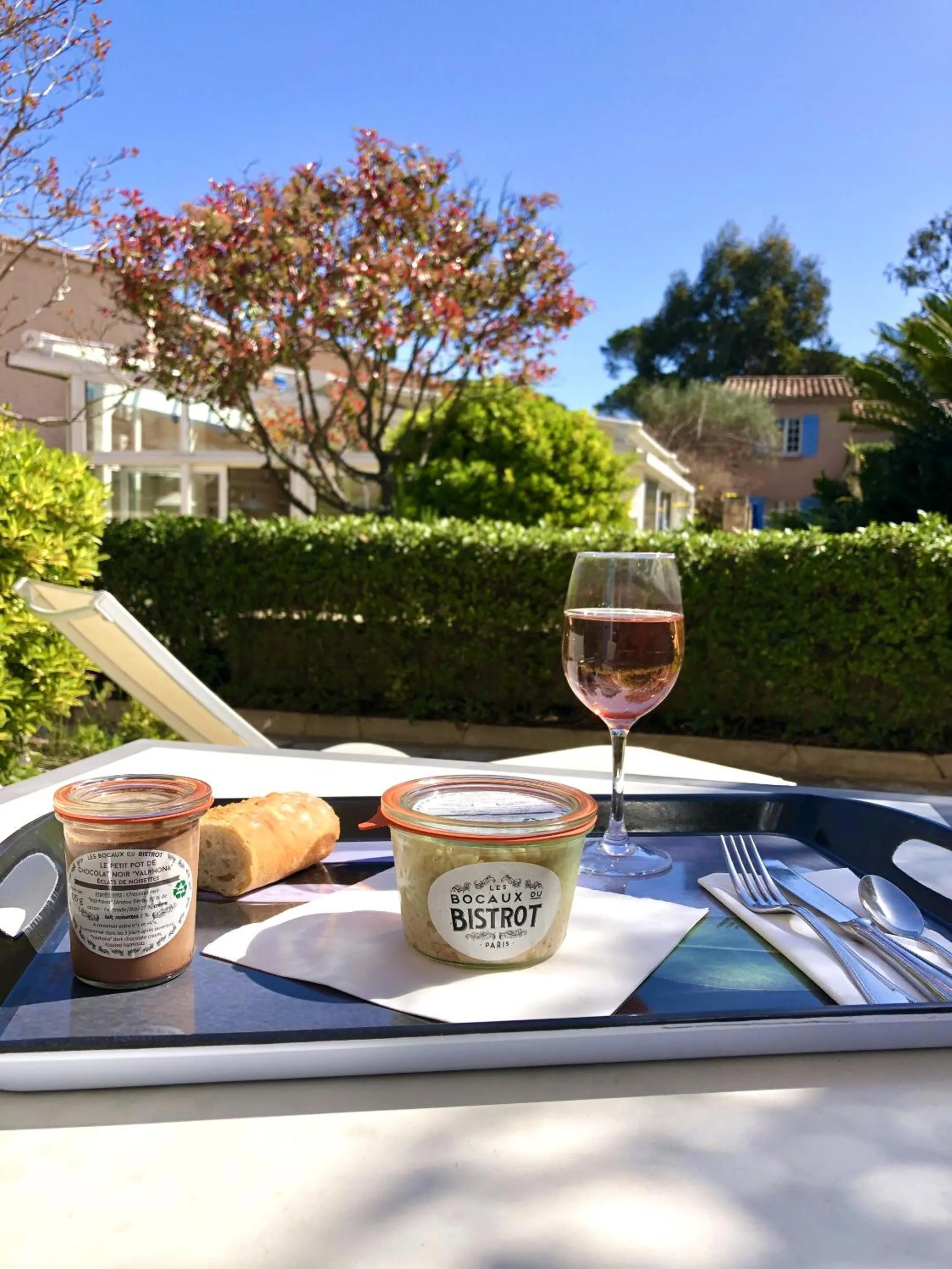 Food and drinks in Hôtel Jas Neuf