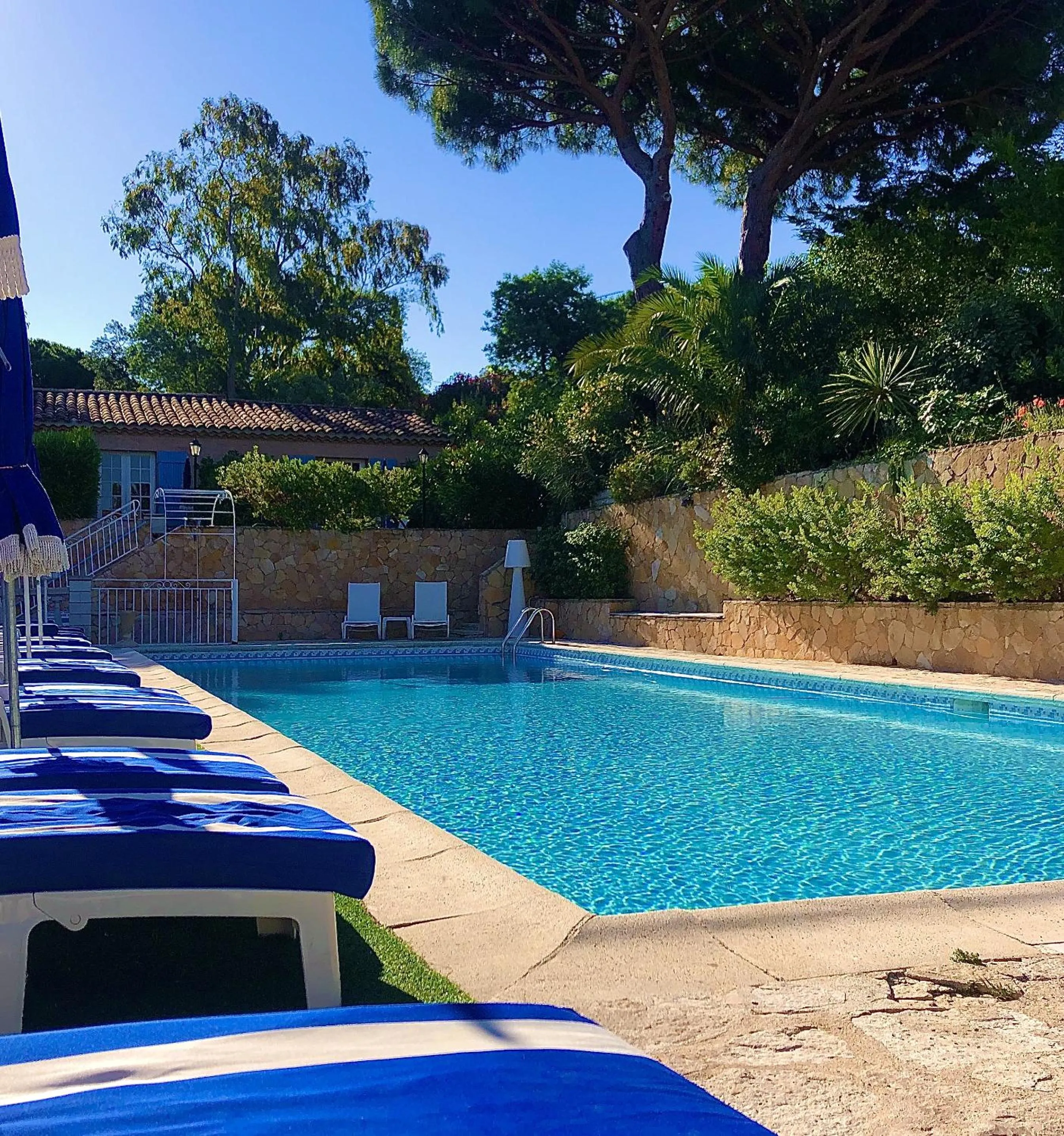 Pool view in Hôtel Jas Neuf
