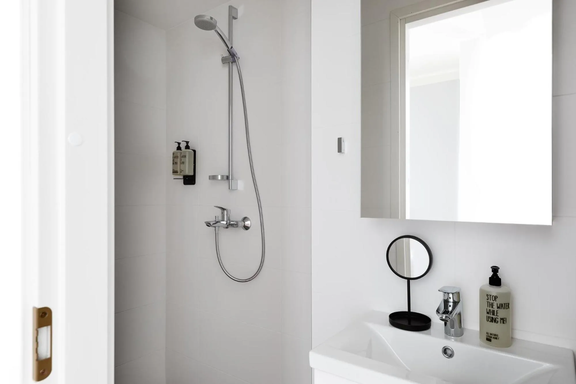 Shower in Bob W Tallinn Telliskivi