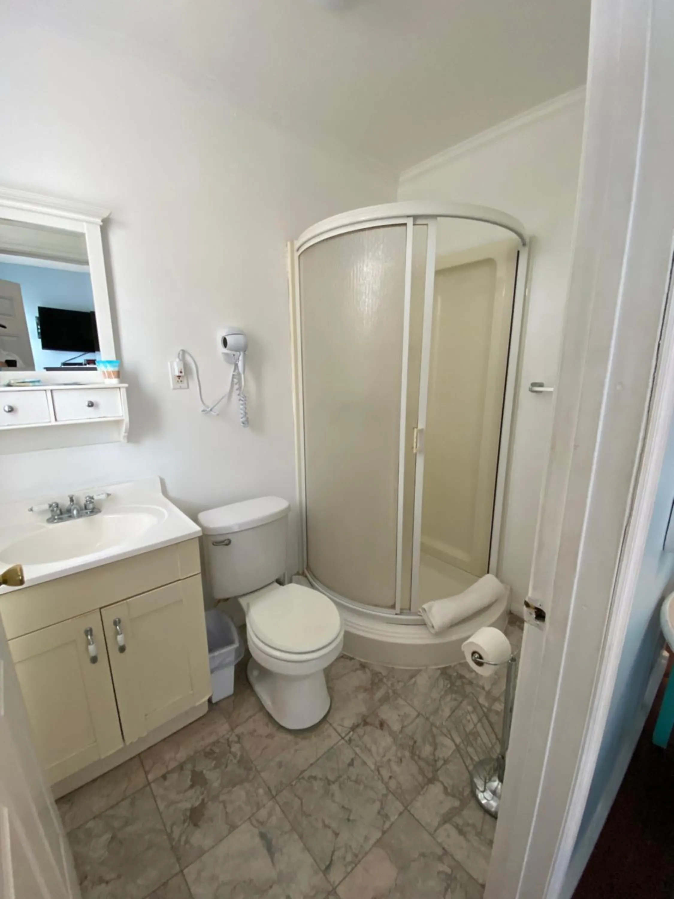 Shower in St Maurice Beach Inn