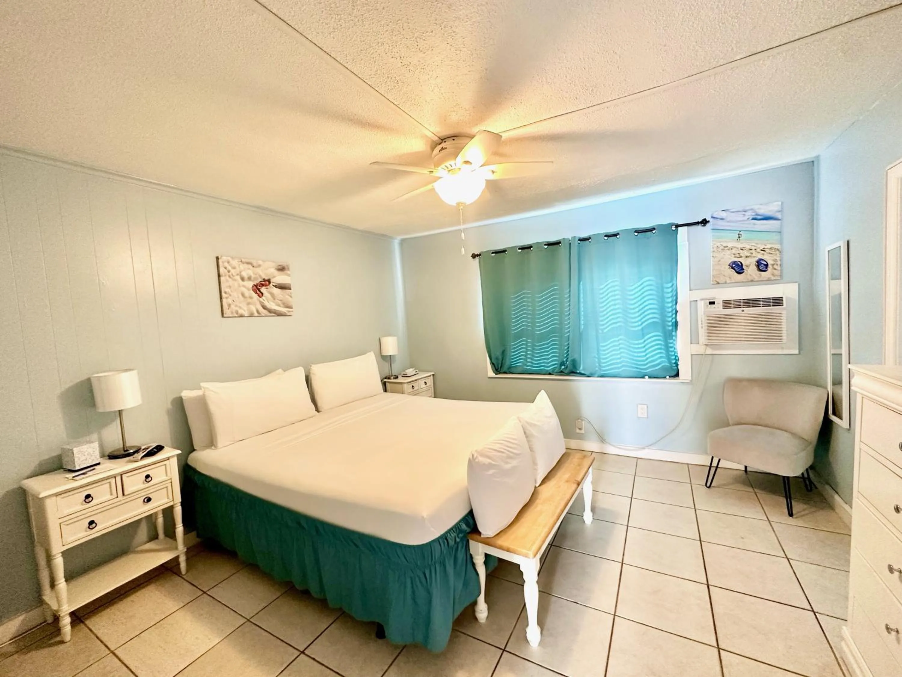 Bed in St Maurice Beach Inn