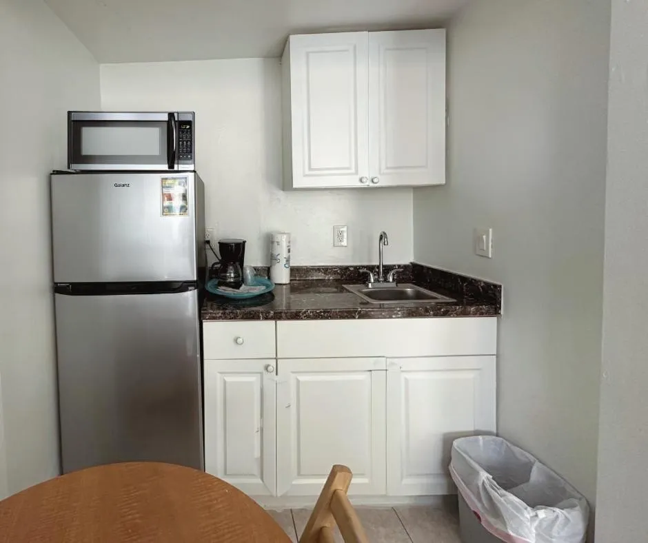 Kitchen or kitchenette in St Maurice Beach Inn
