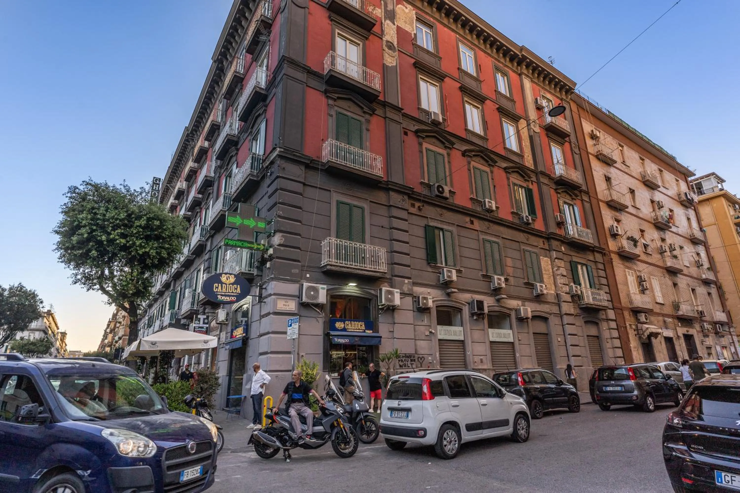 Property building in Camera e Caffé DeLuxe