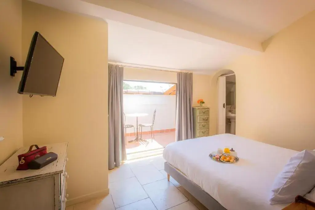 Classic Single Room with Terrace in Hotel les Armoiries Classic Single Room with Terrace in Hotel les Armoiries