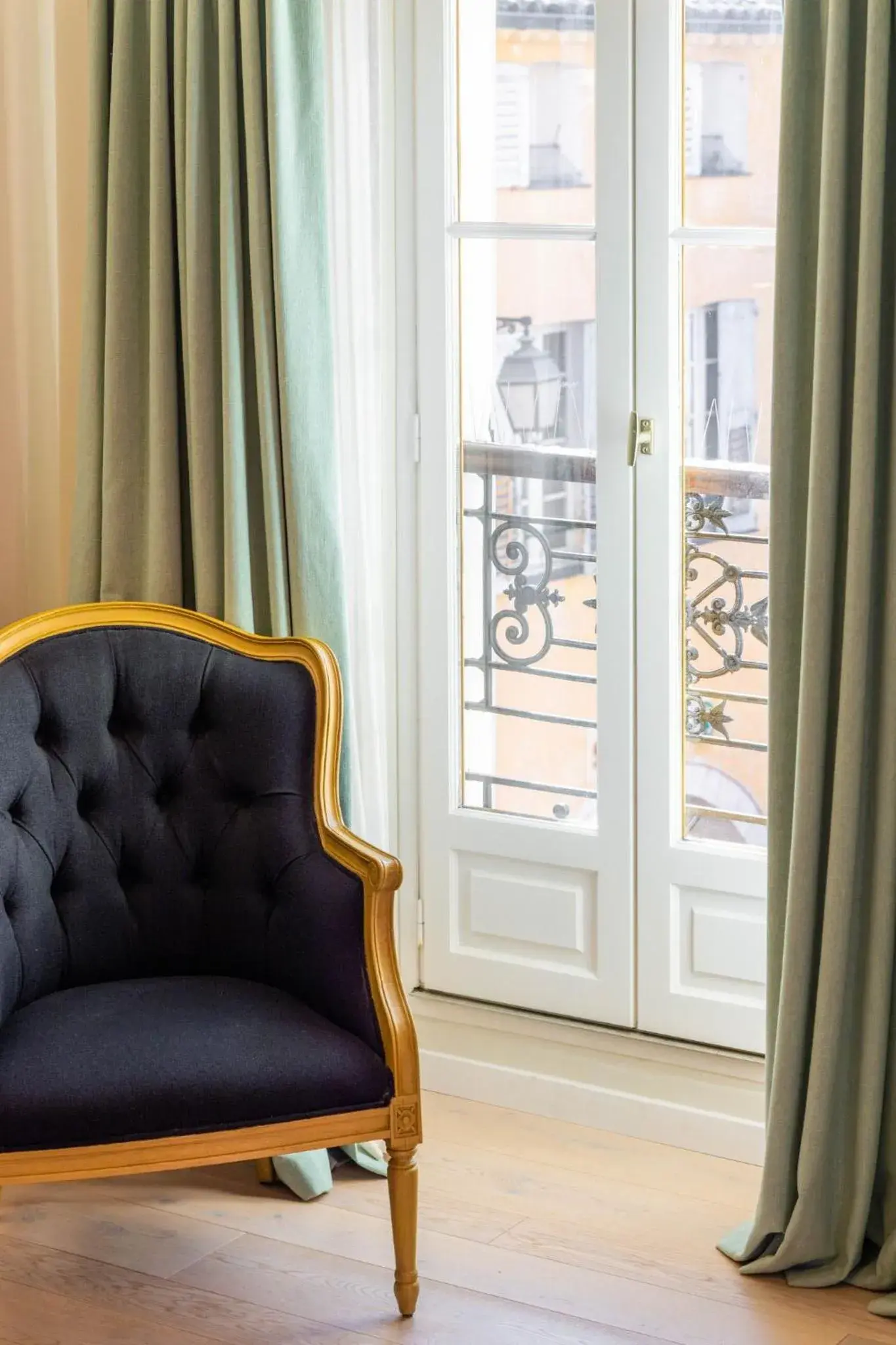 Prestigious Room in Hotel les Armoiries Prestigious Room in Hotel les Armoiries