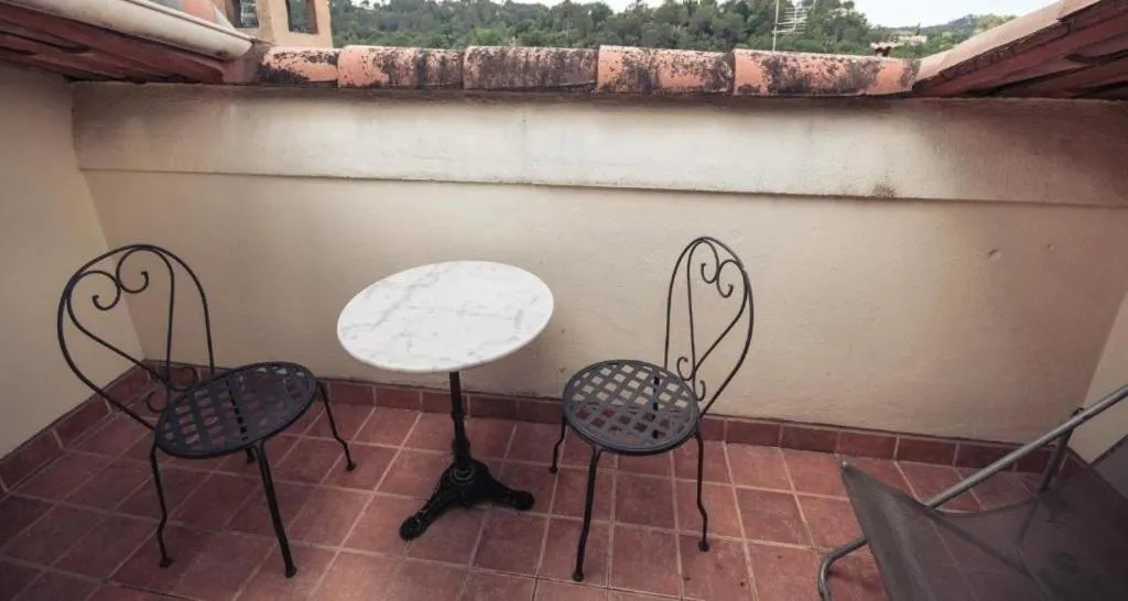 Patio in Hotel les Armoiries