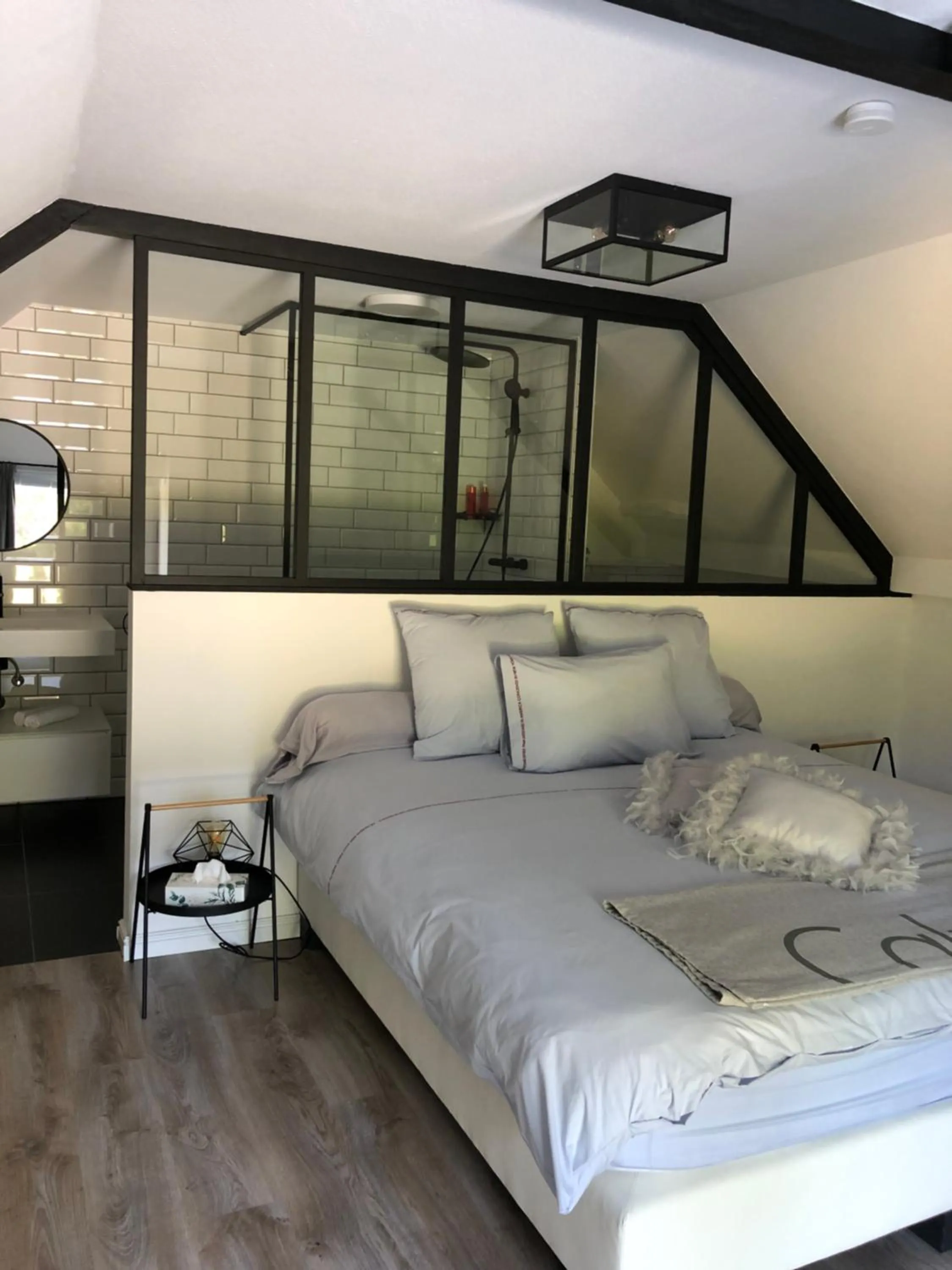 Bed in JARDIN DU MARAIS