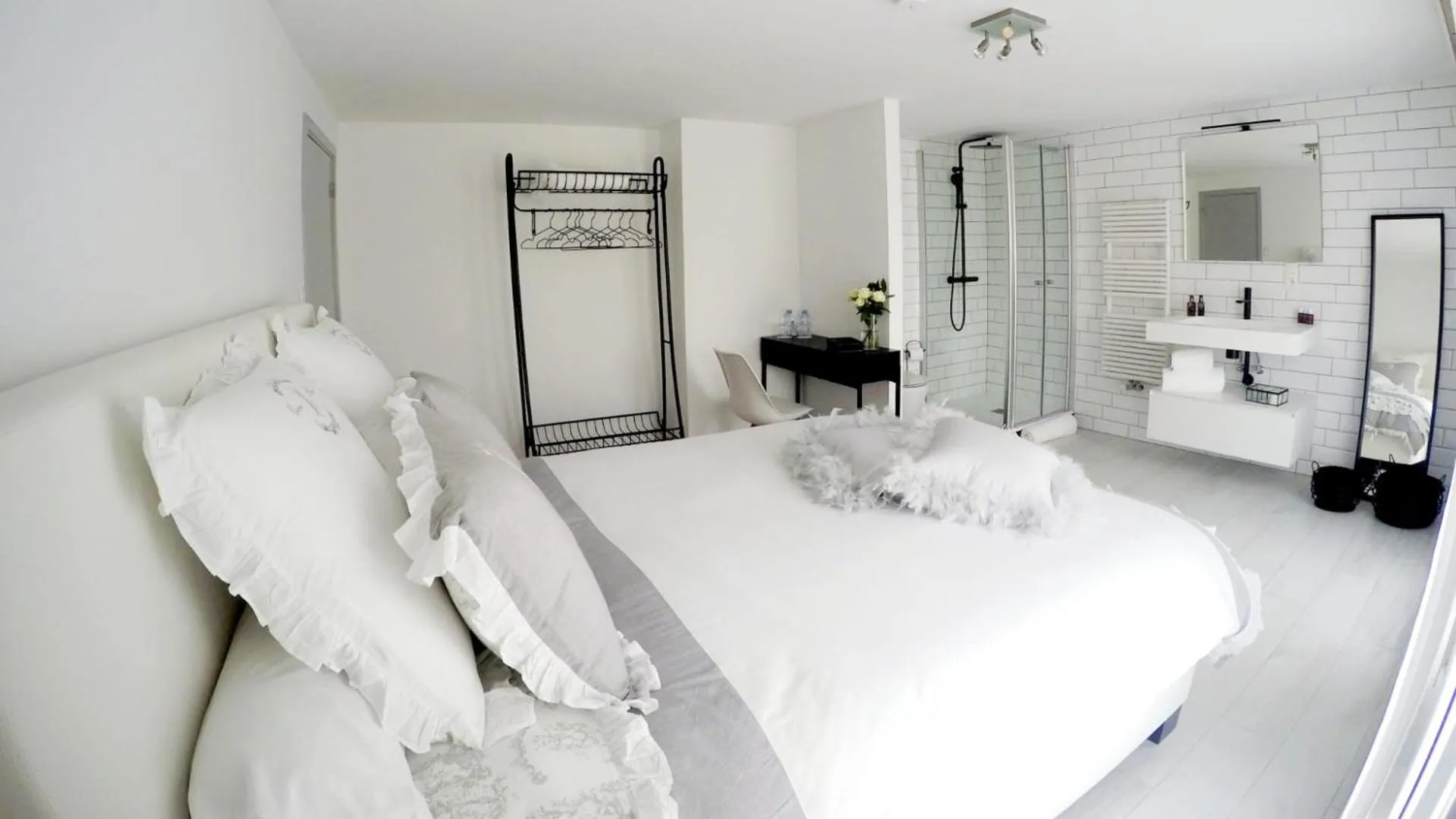 Bed in JARDIN DU MARAIS