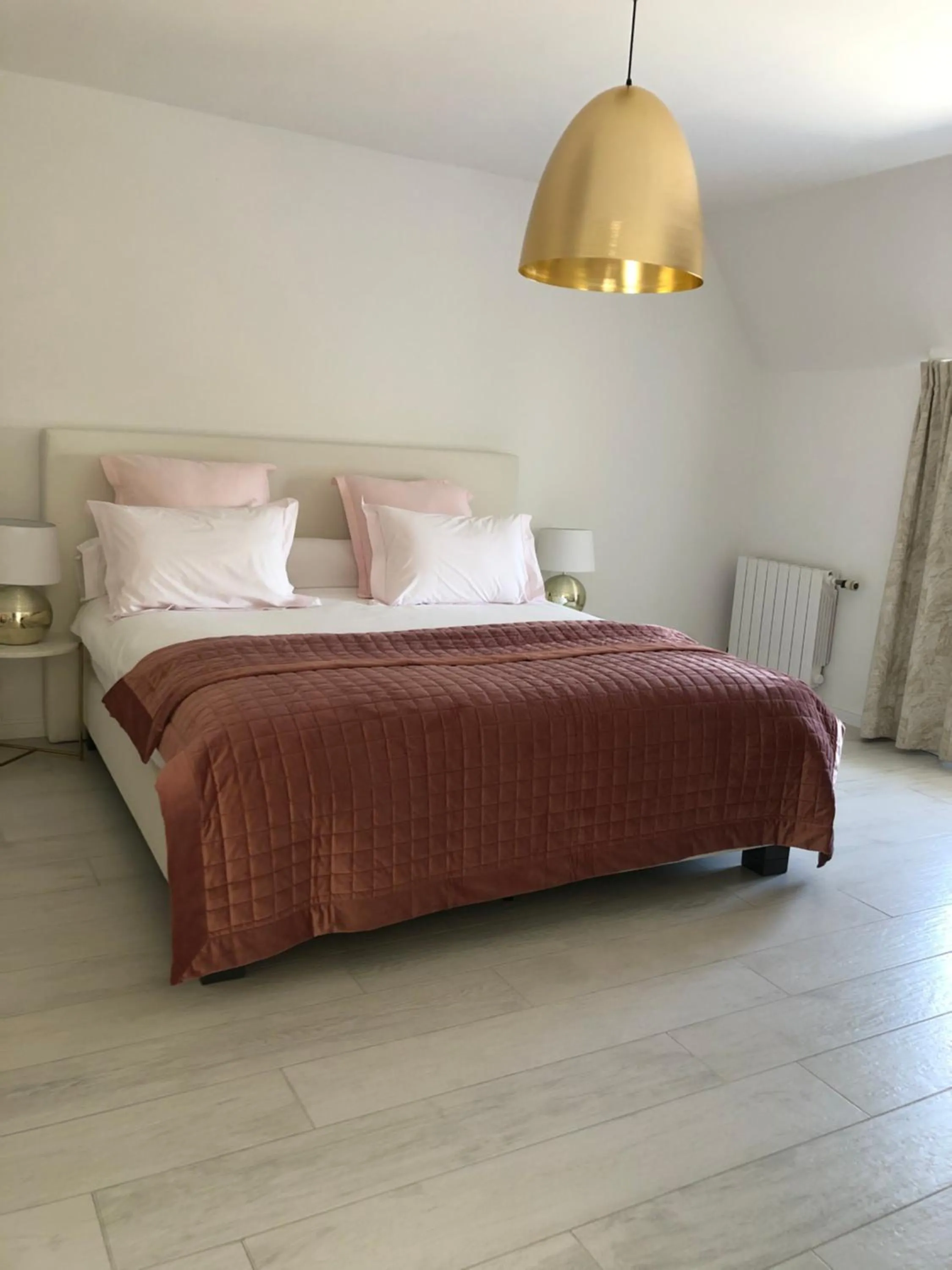 Bed in JARDIN DU MARAIS