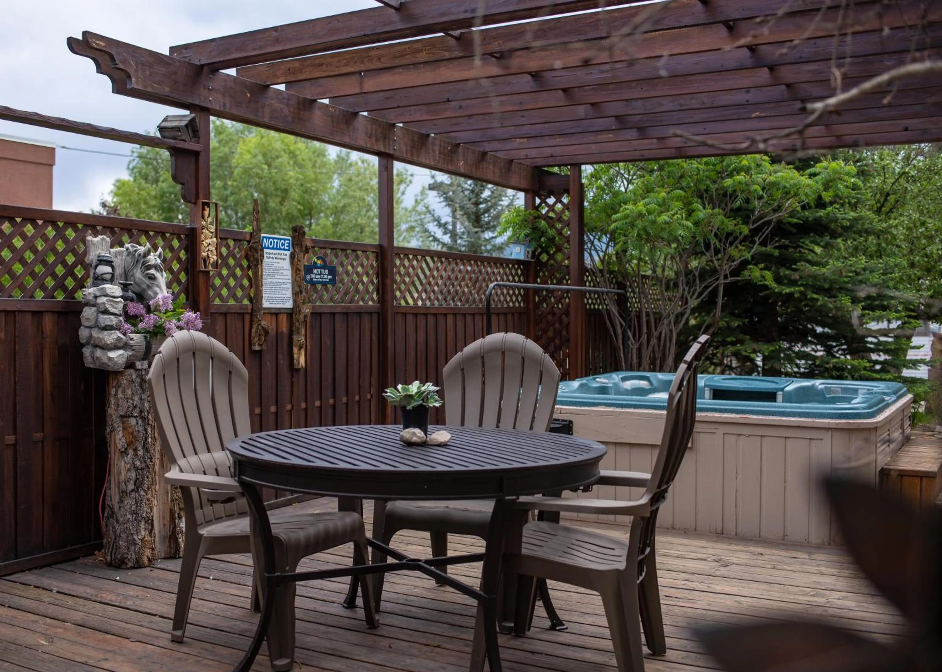 Patio in Browns Canyon Inn
