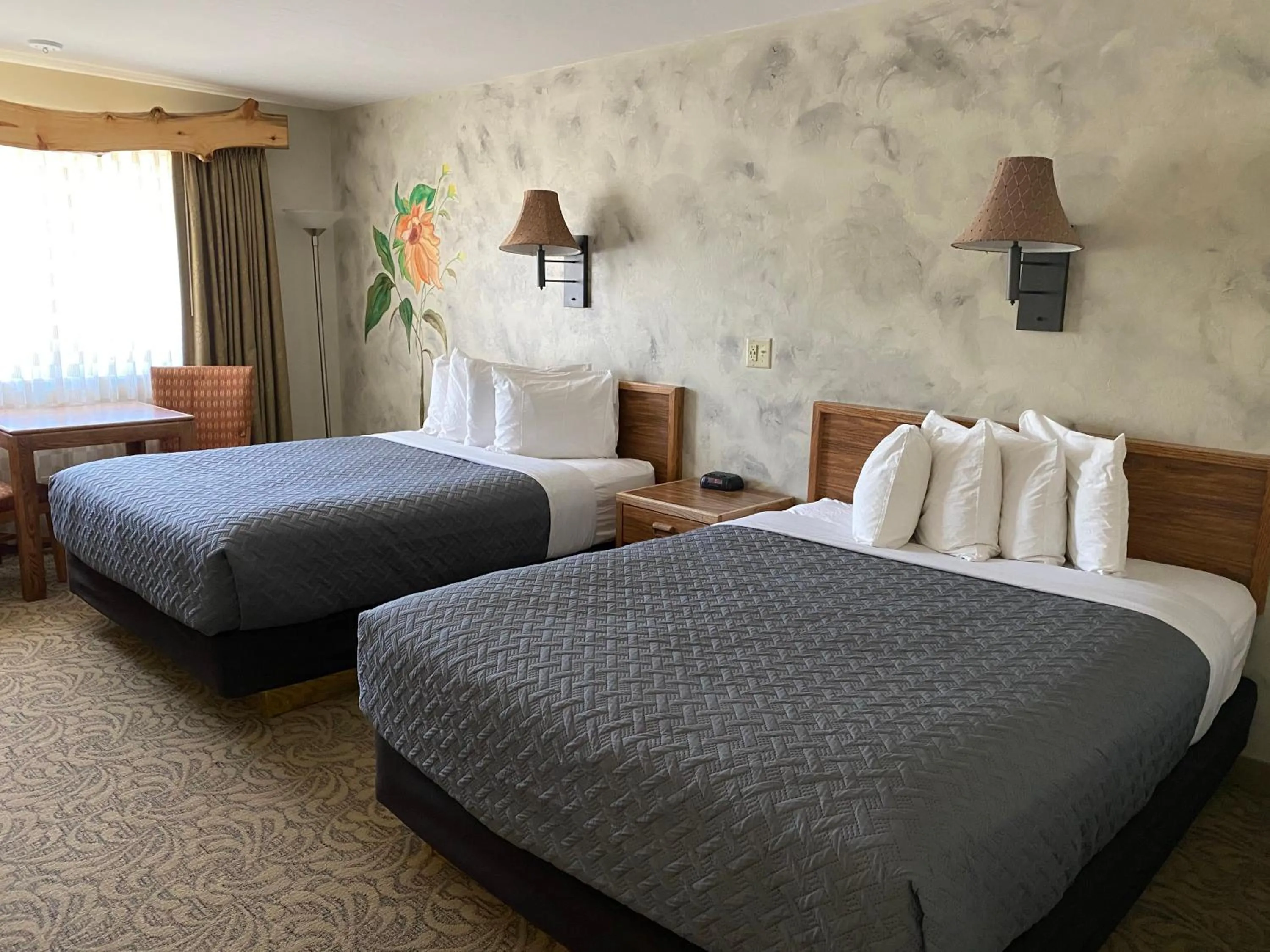 Bed in Browns Canyon Inn