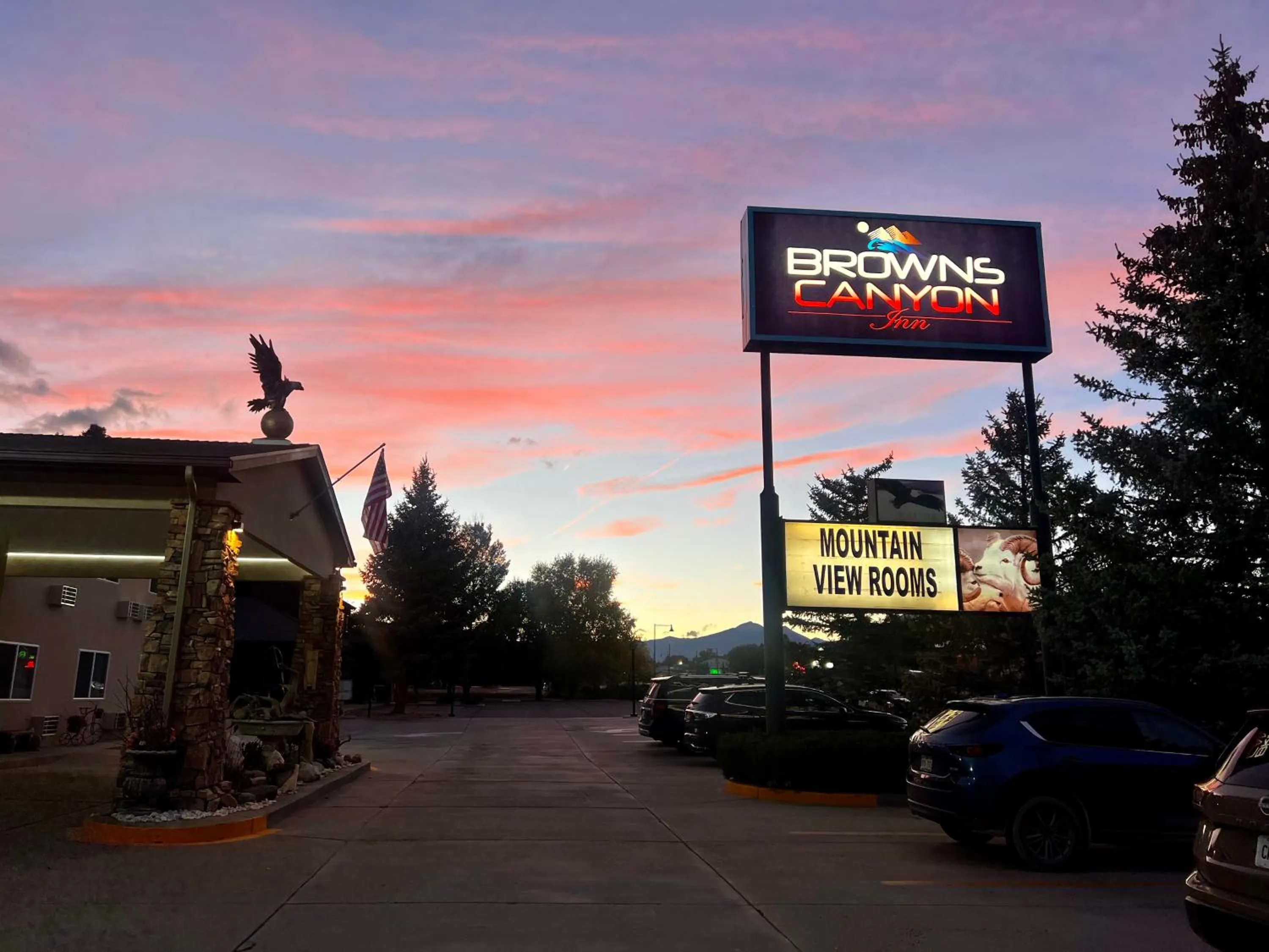 Property building in Browns Canyon Inn