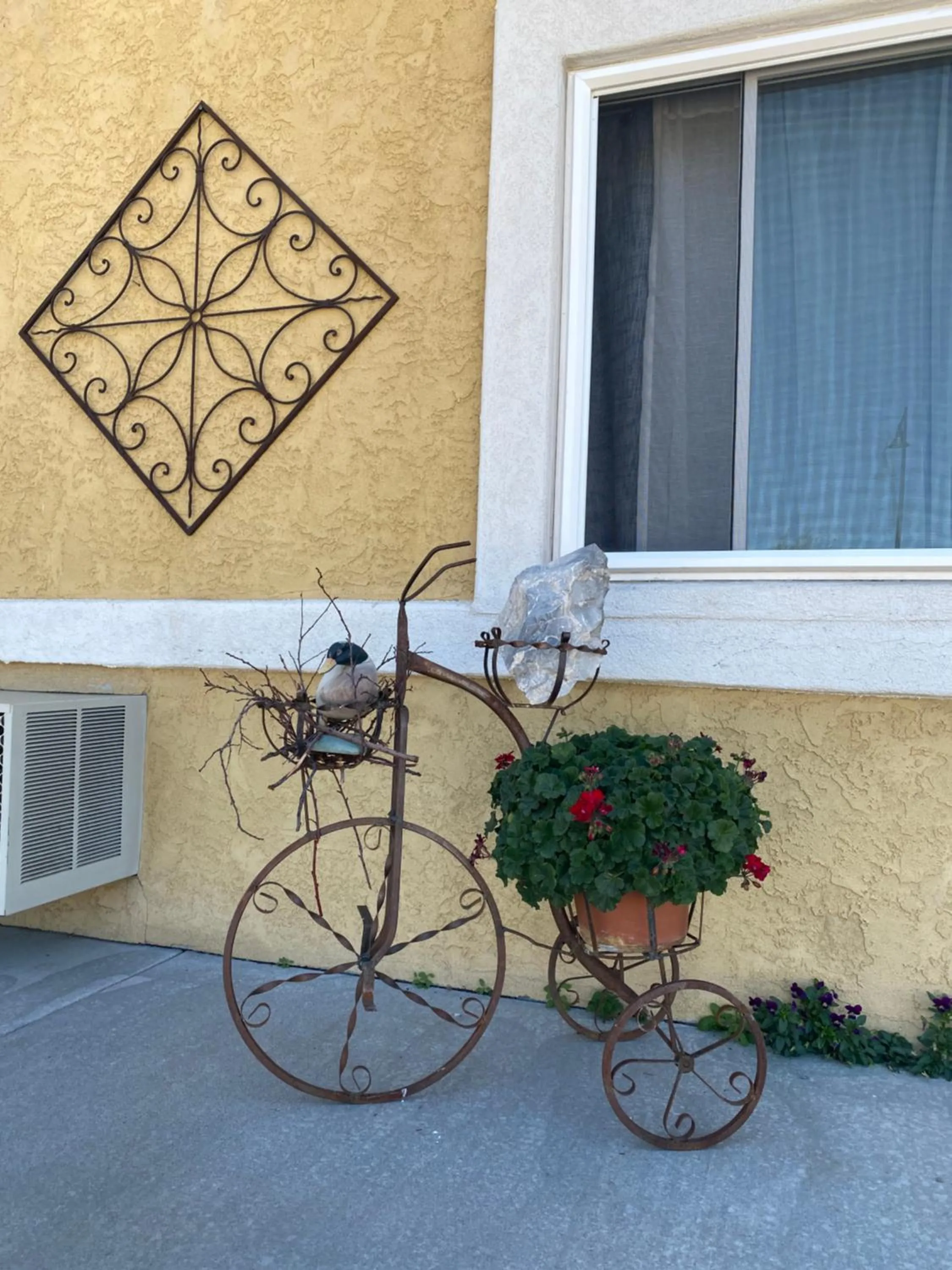 Decorative detail in Browns Canyon Inn