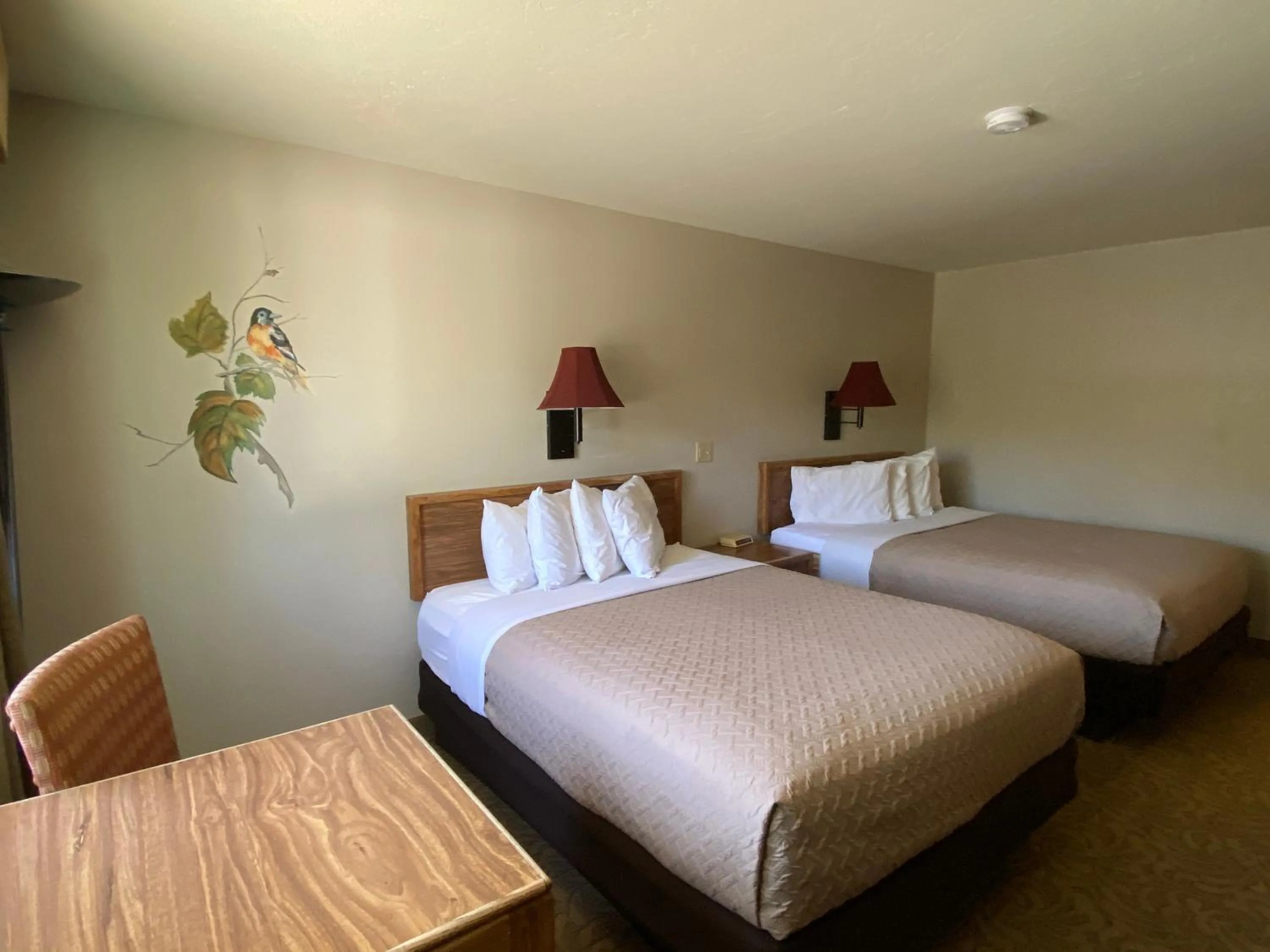 Bed in Browns Canyon Inn