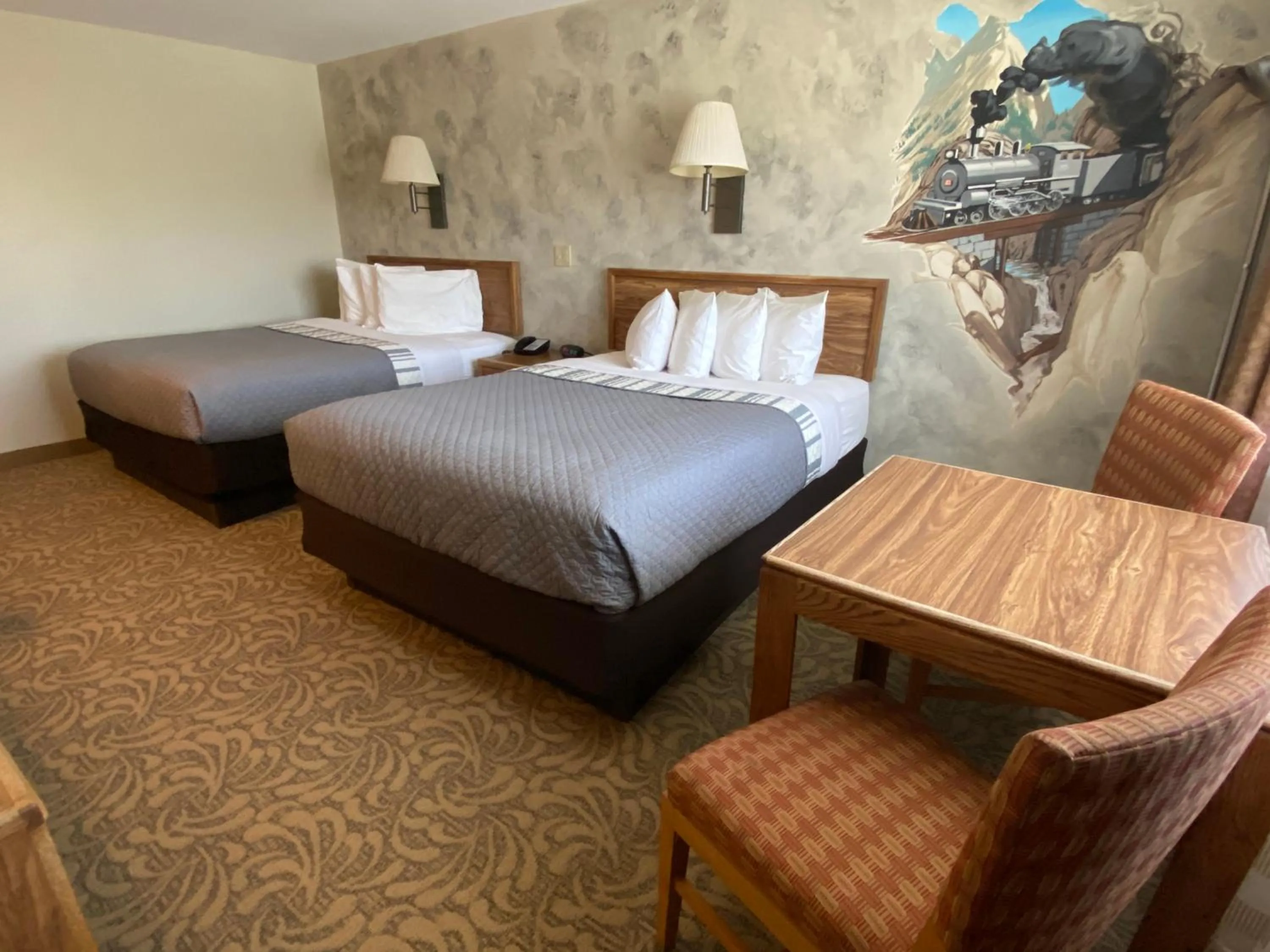 Bed in Browns Canyon Inn