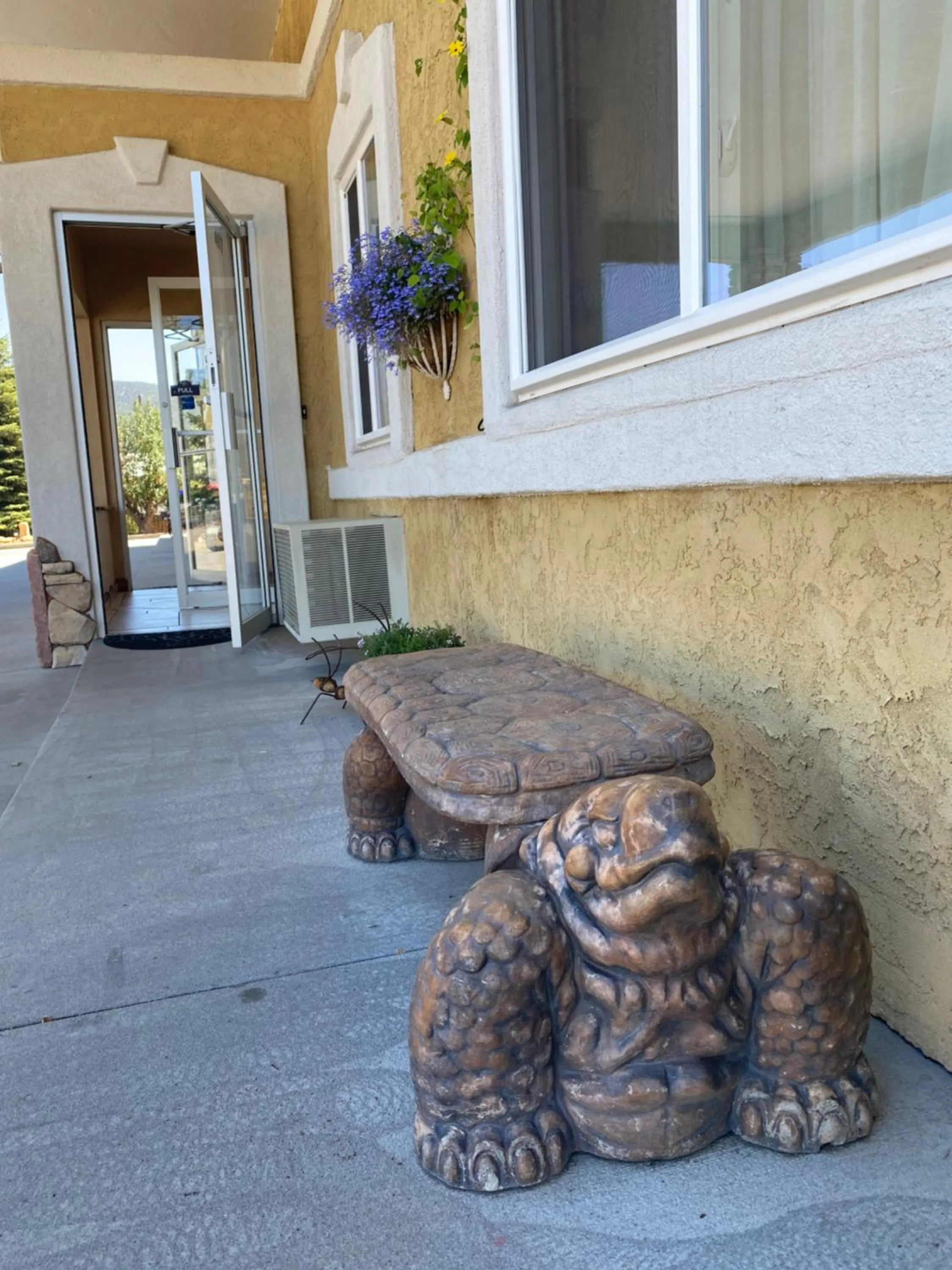 Decorative detail in Browns Canyon Inn