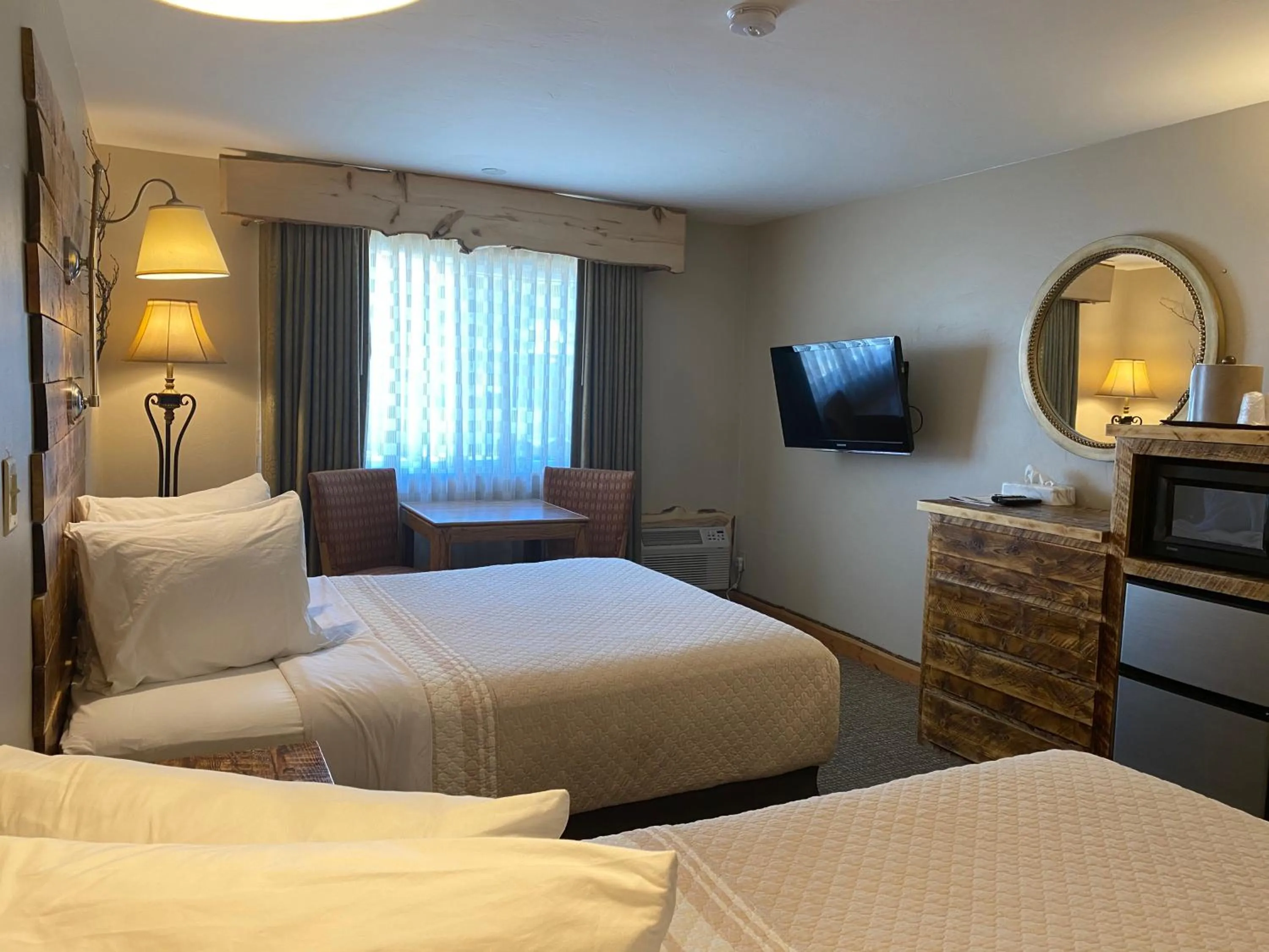 Bed in Browns Canyon Inn