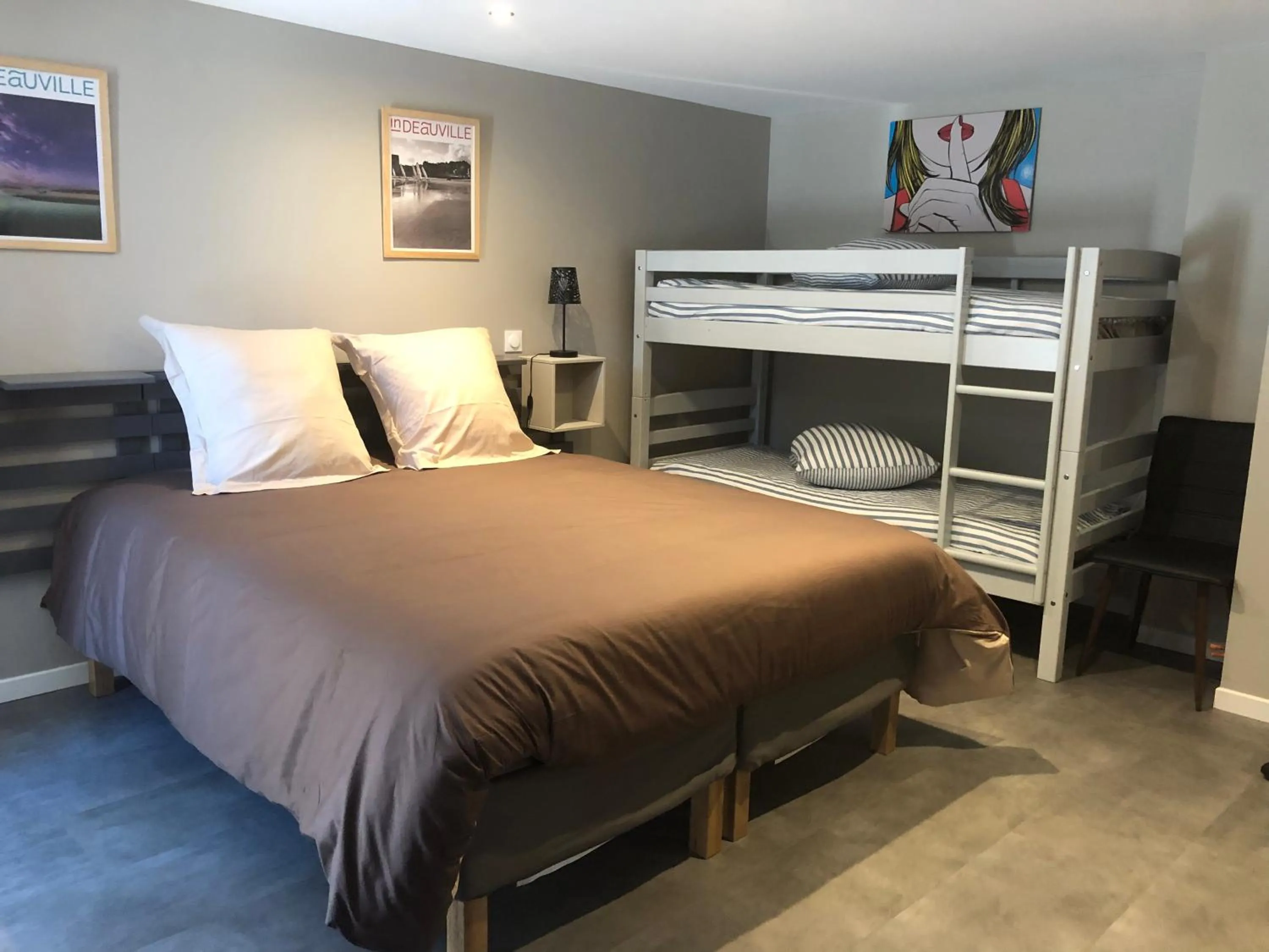 bunk bed, Bed in Hotel la piscine