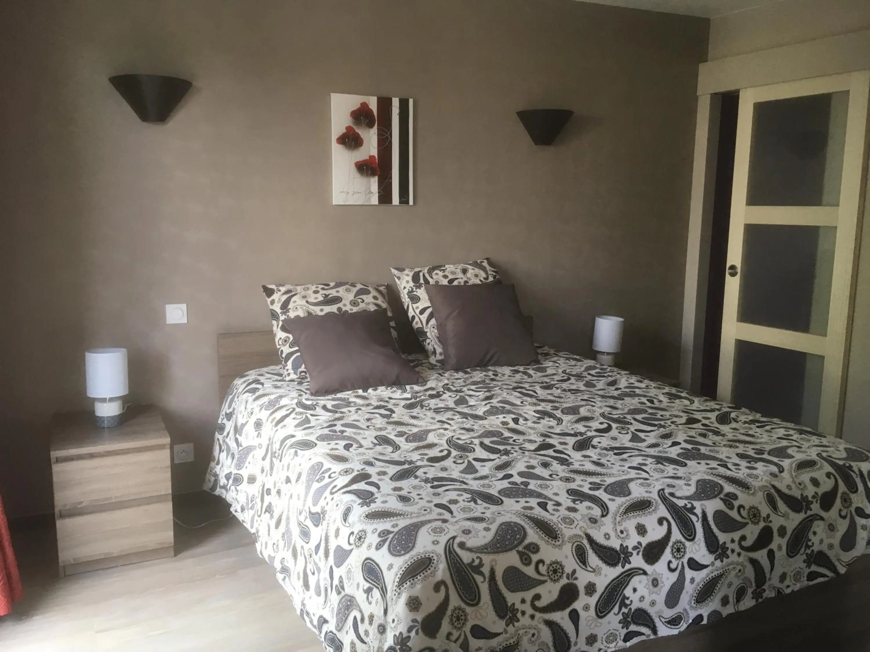 Photo of the whole room, Bed in Hotel la piscine