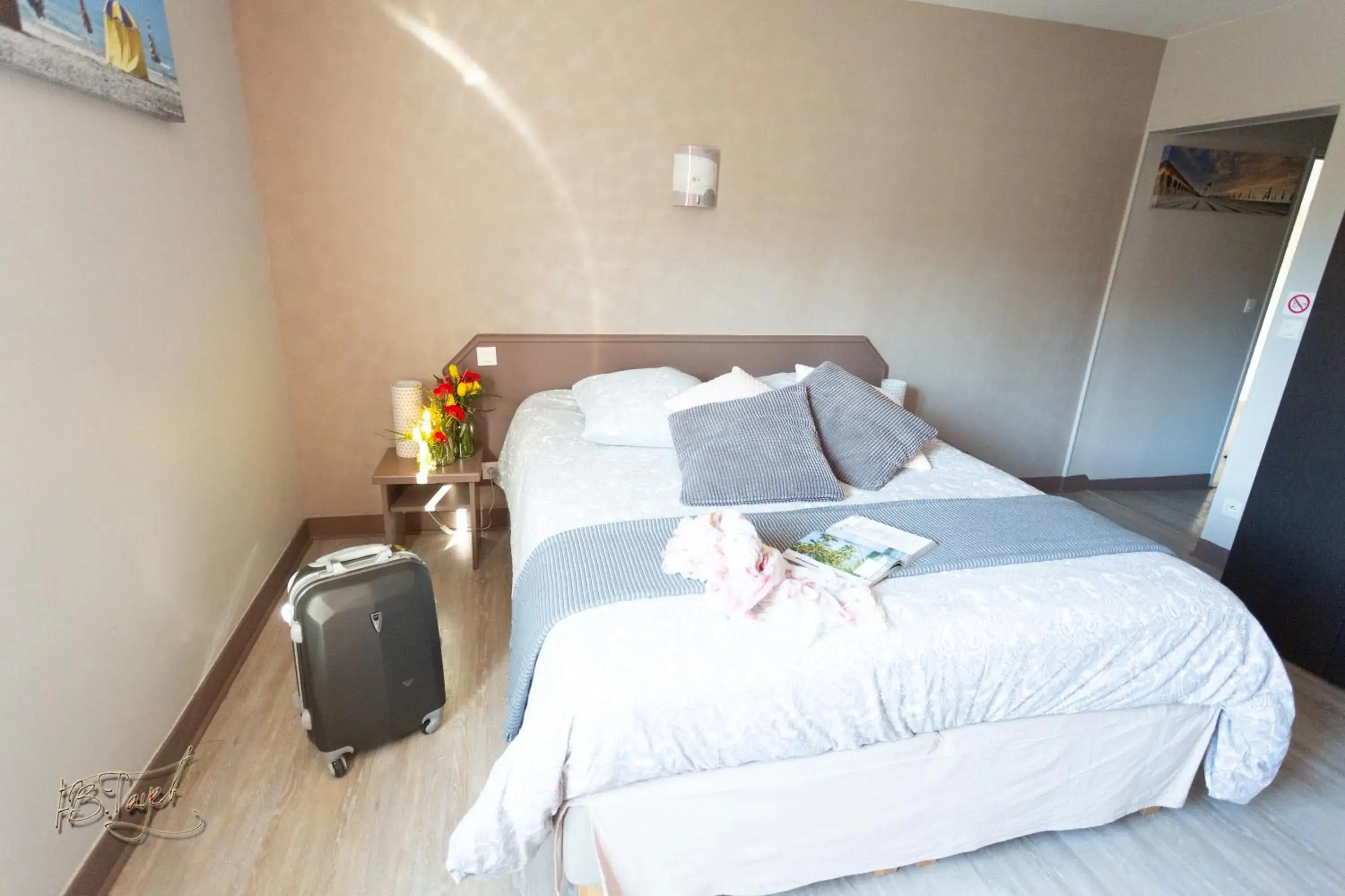 Double Room in Hotel la piscine Double Room in Hotel la piscine