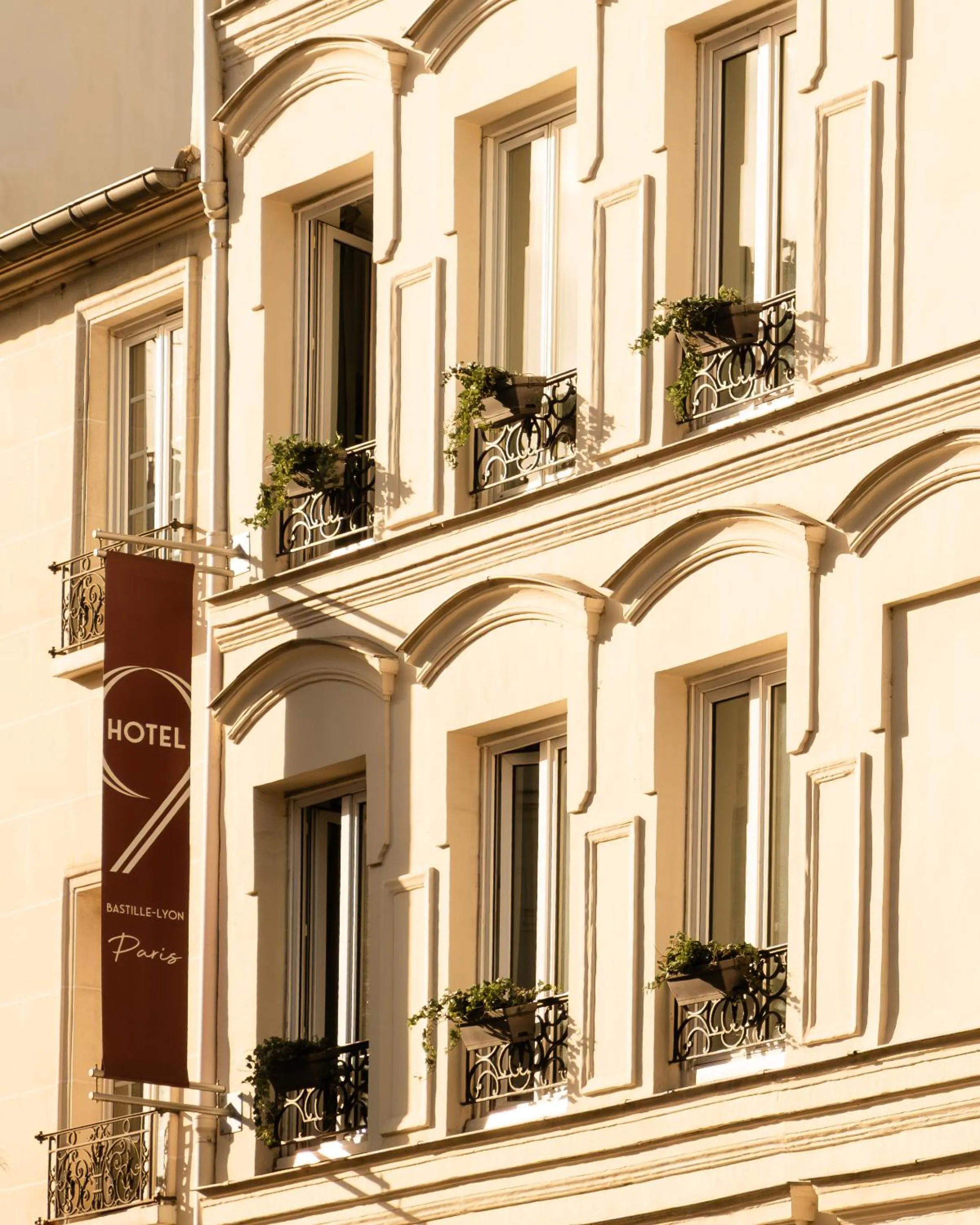 Facade/entrance in 9Hotel Bastille-Lyon