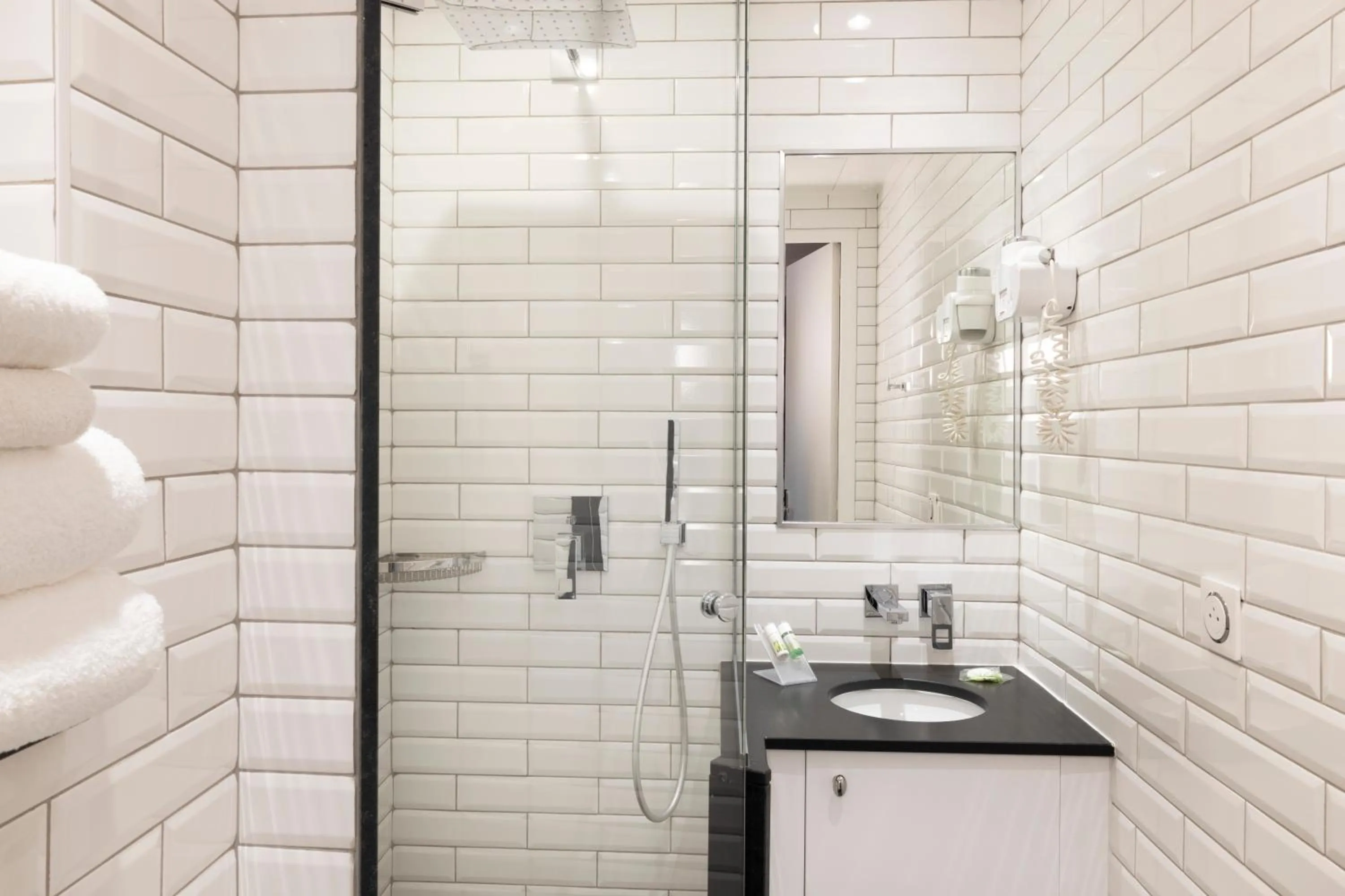 Bathroom in Pavillon Monceau