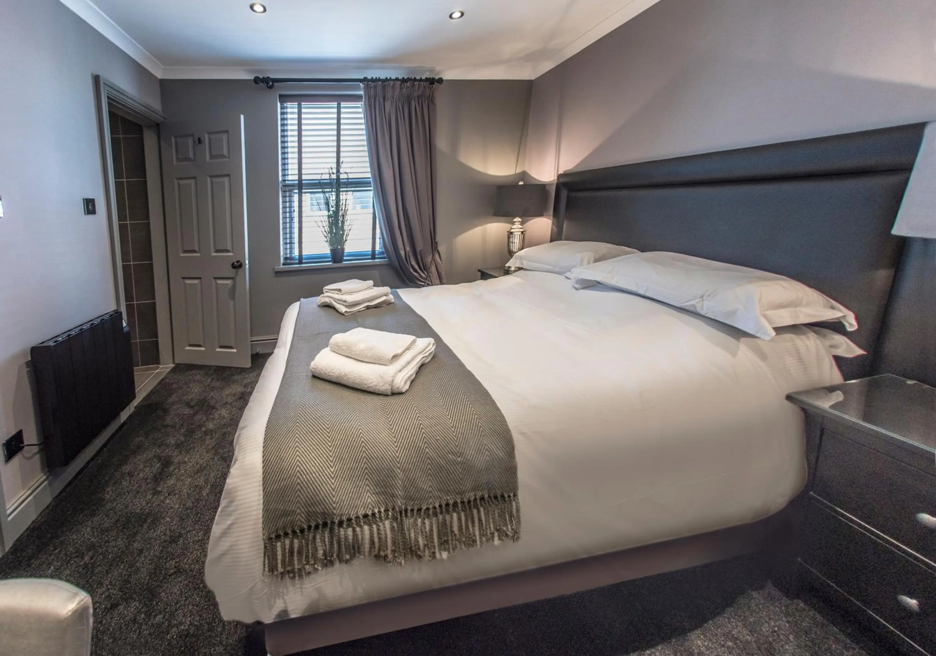 Bedroom, Bed in N'ista Boutique Rooms Birkdale, Southport