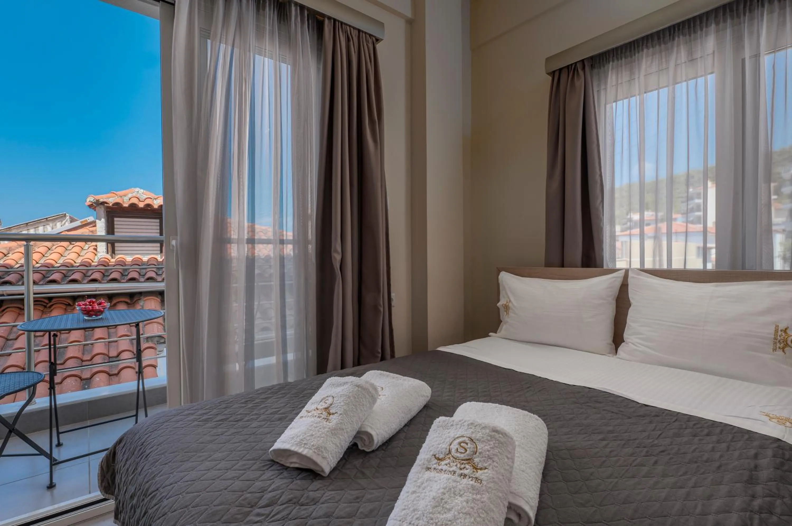 Bed in Sunshine Apartments