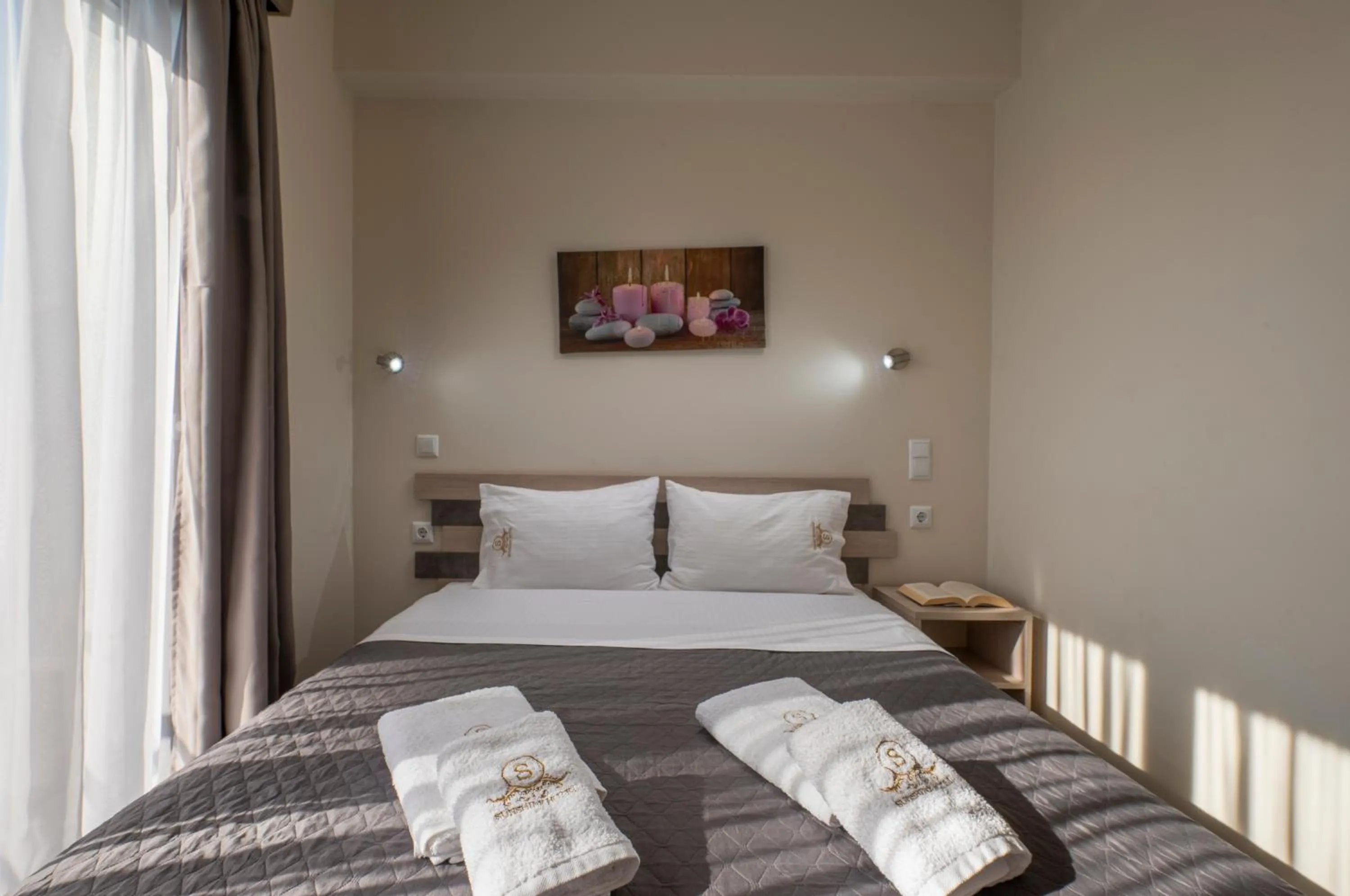 Bed in Sunshine Apartments