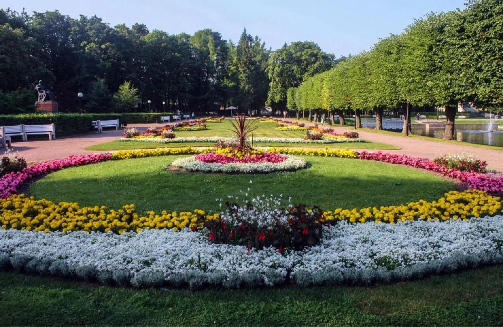 Garden in Villa Kadriorg Hostel