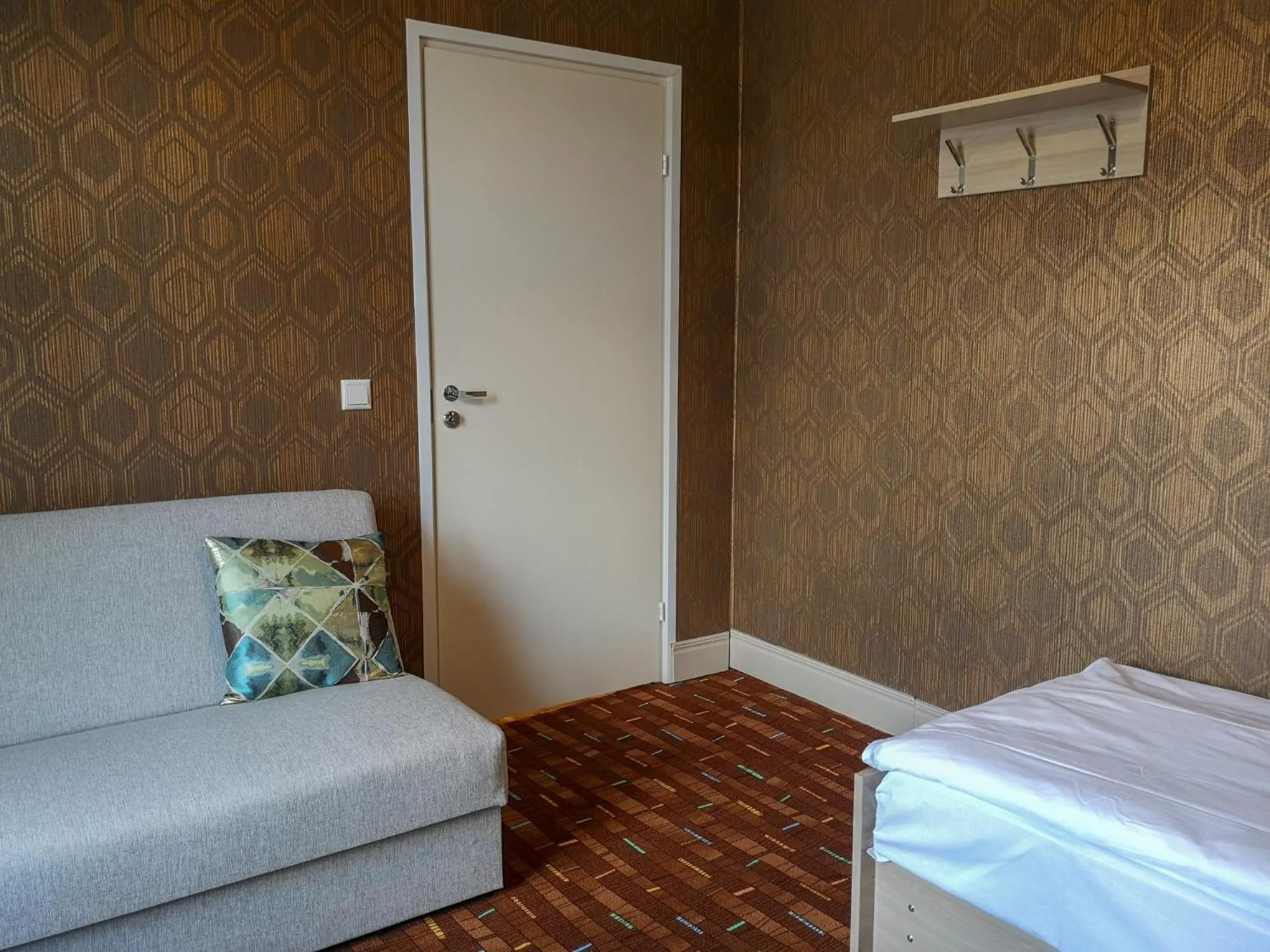 Photo of the whole room, Bed in Villa Kadriorg Hostel