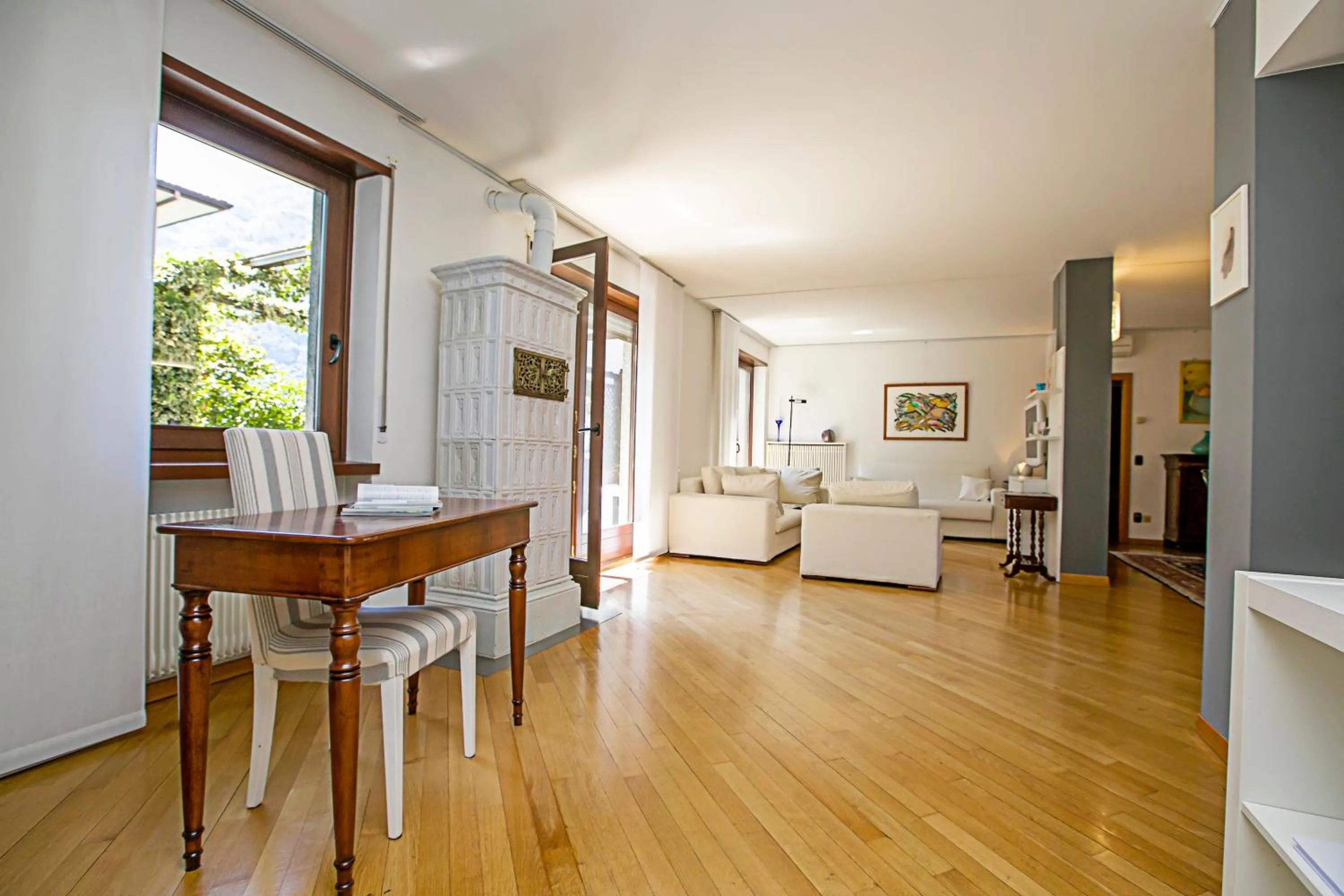 Living room in Elegance Suite Isabella - Happy Rentals