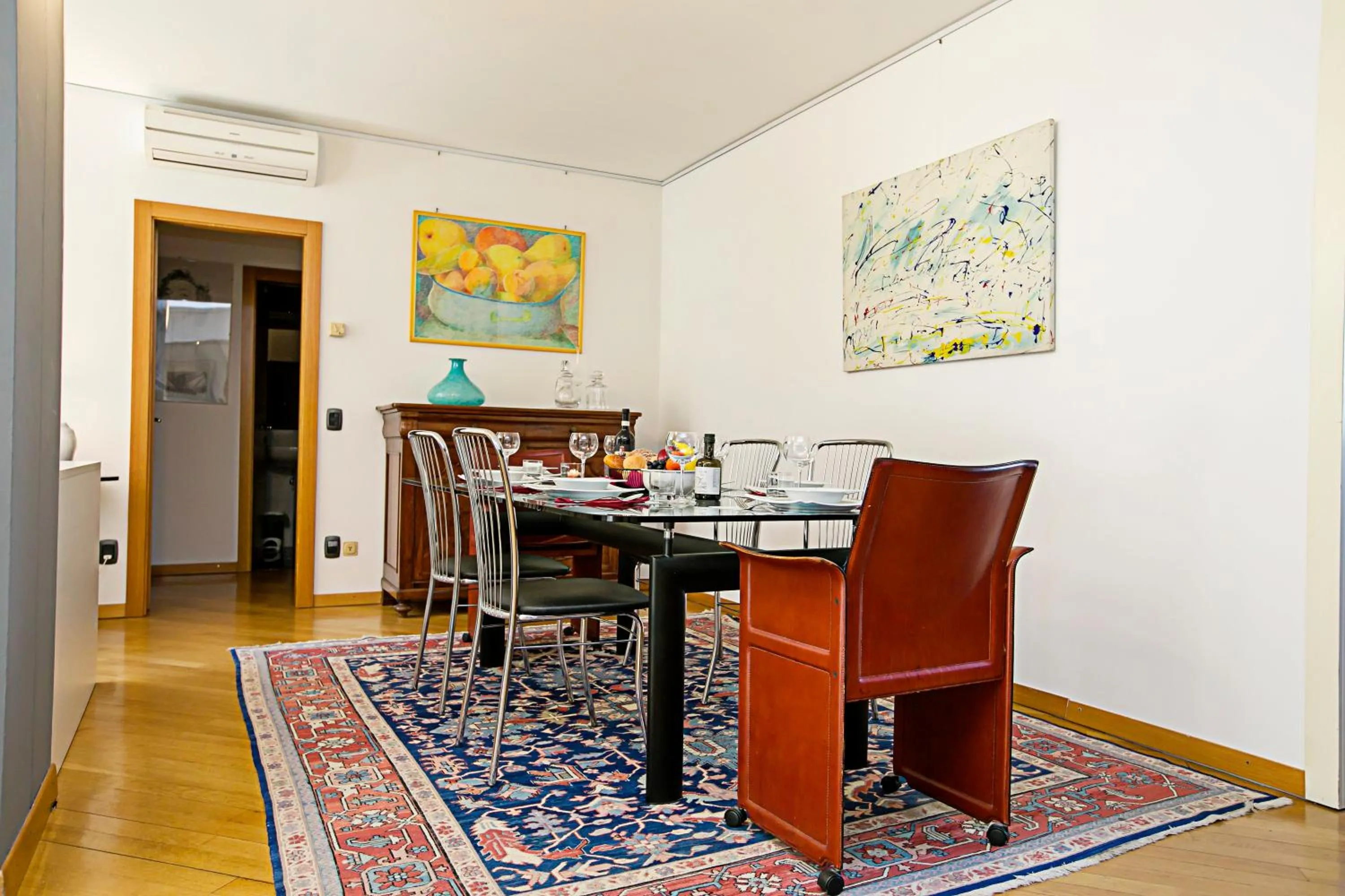 Dining area in Elegance Suite Isabella - Happy Rentals