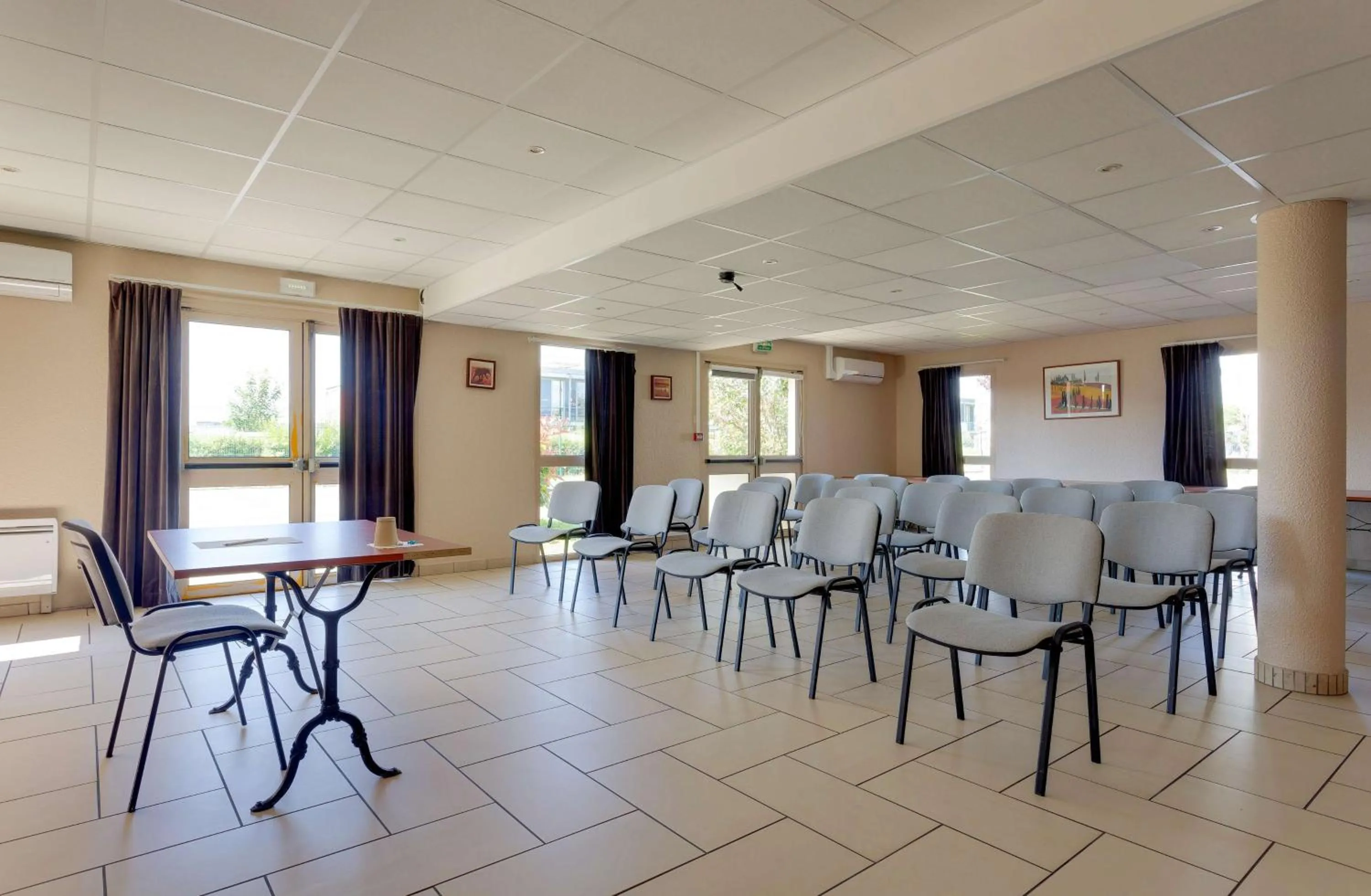 Meeting/conference room in Brit Hotel Reims La Pompelle