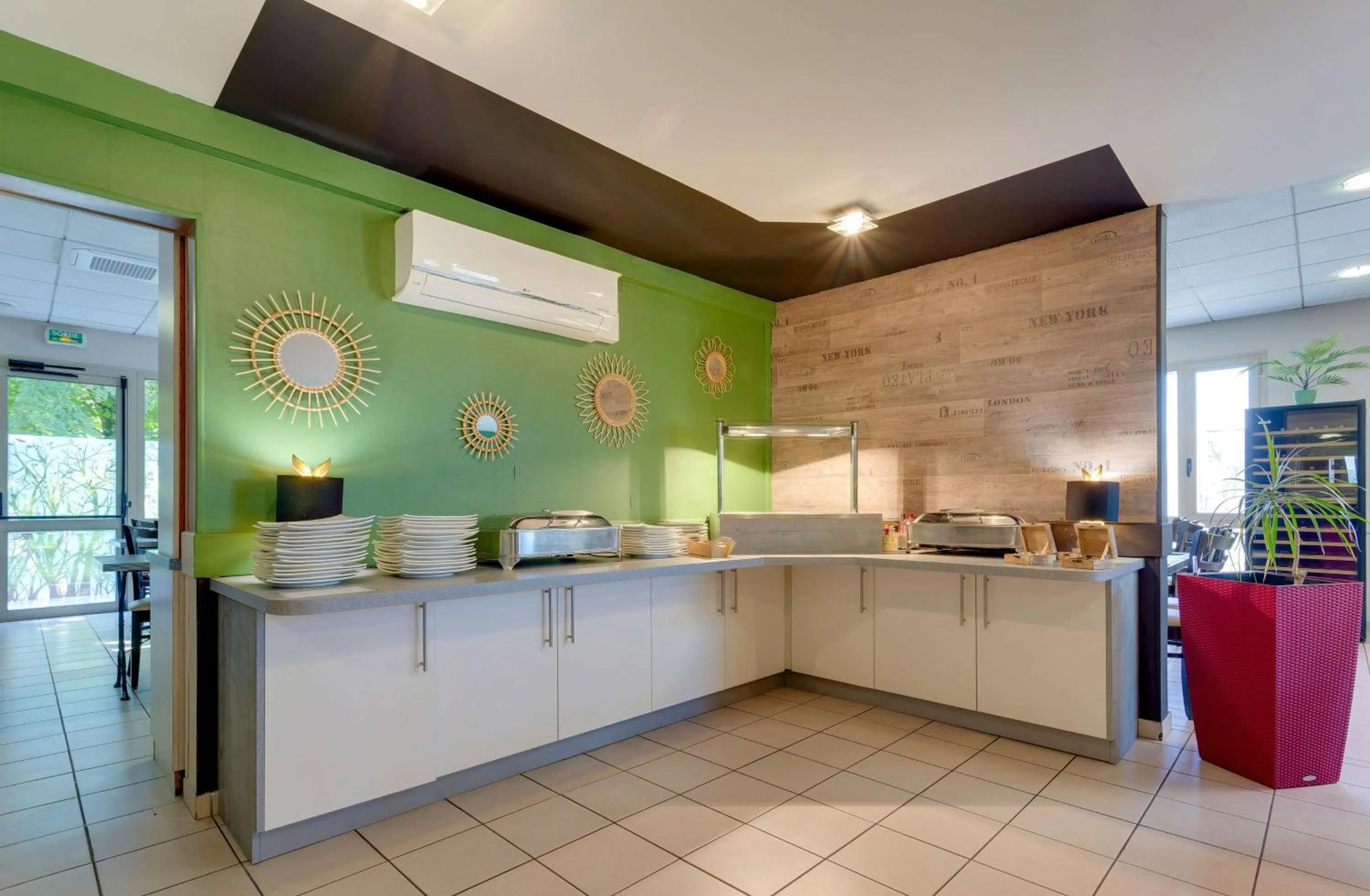 Breakfast in Brit Hotel Reims La Pompelle