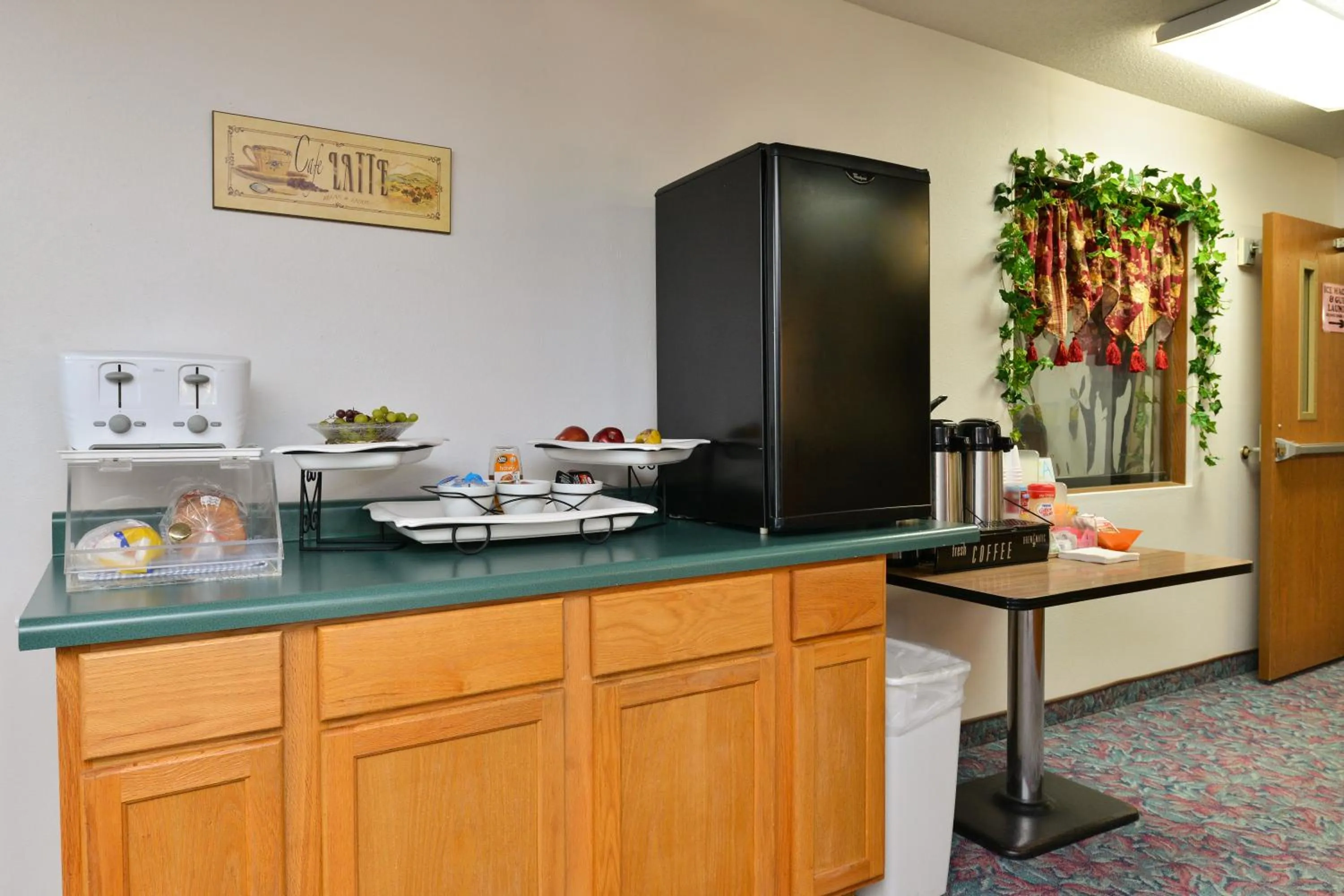 Breakfast in Americas Best Value Inn & Suites Clear Lake