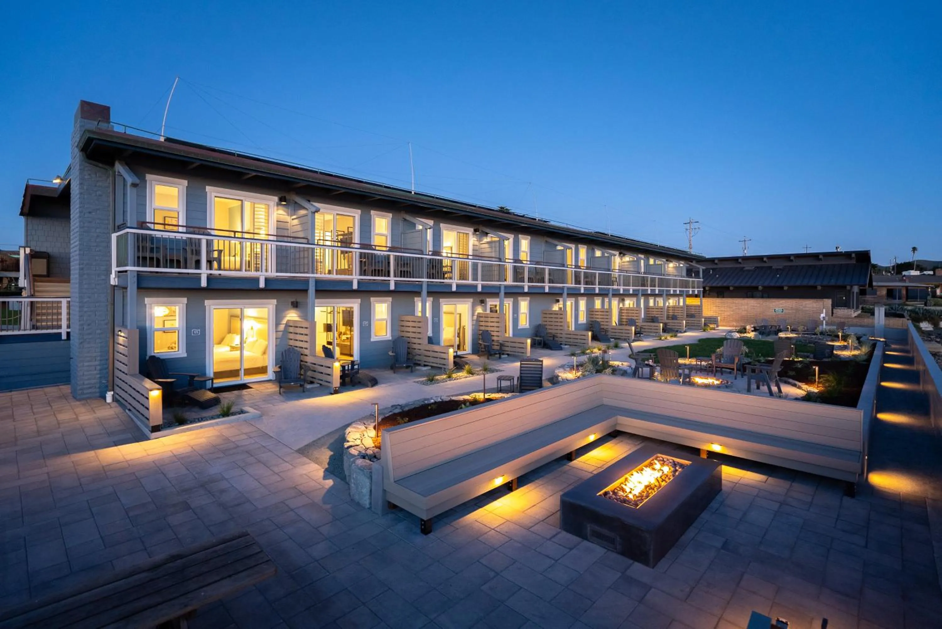 Shoreline Inn...on the beach