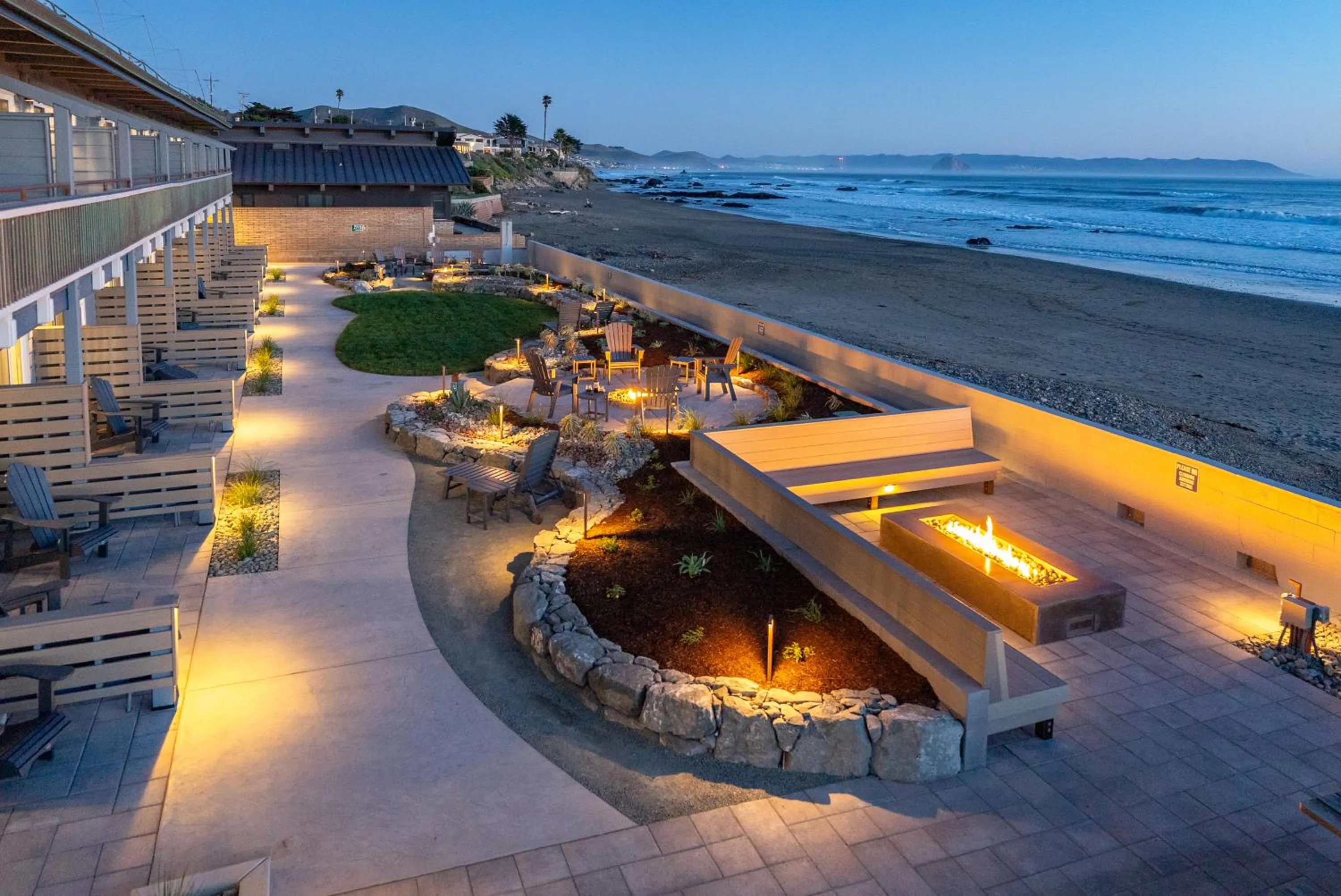 Shoreline Inn...on the beach